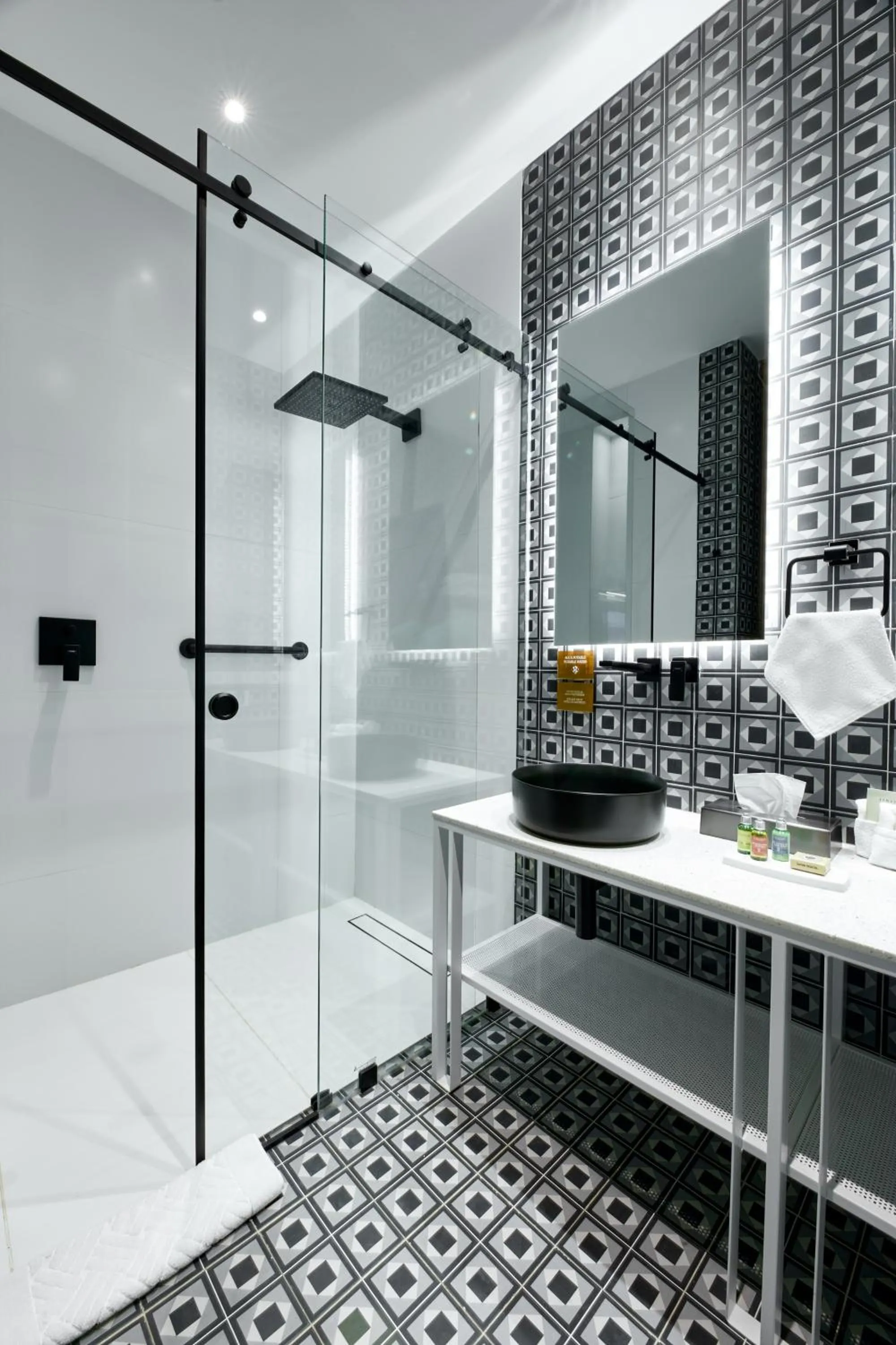 Shower in Casa Firenza Hotel & Suites Boutique