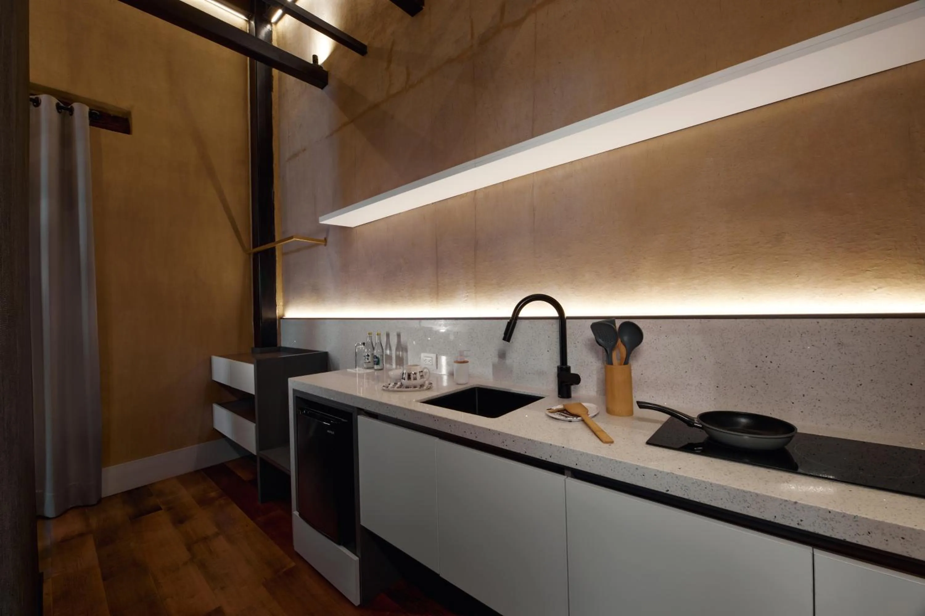 Kitchen or kitchenette in Casa Firenza Hotel & Suites Boutique