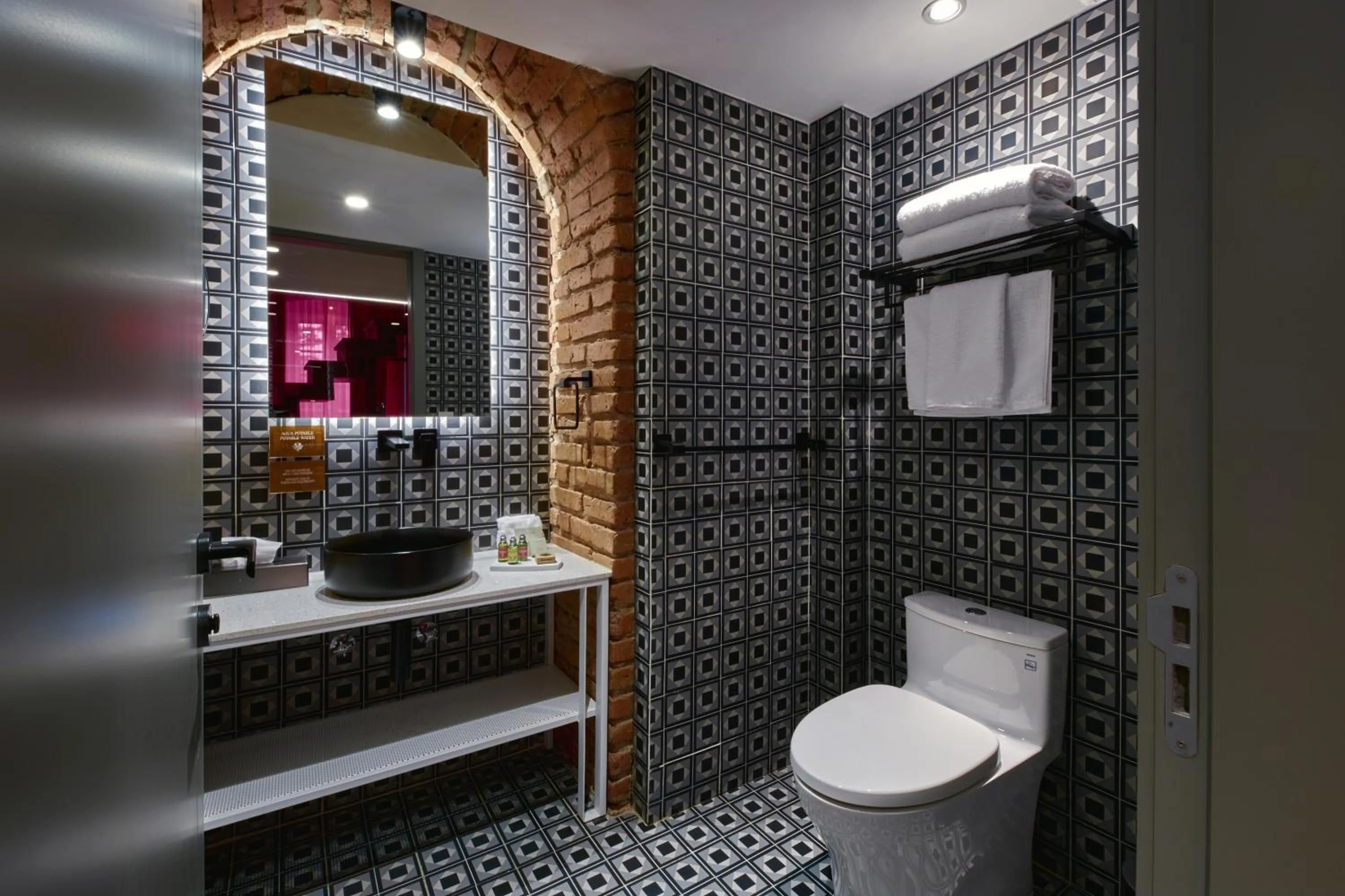 Toilet in Casa Firenza Hotel & Suites Boutique
