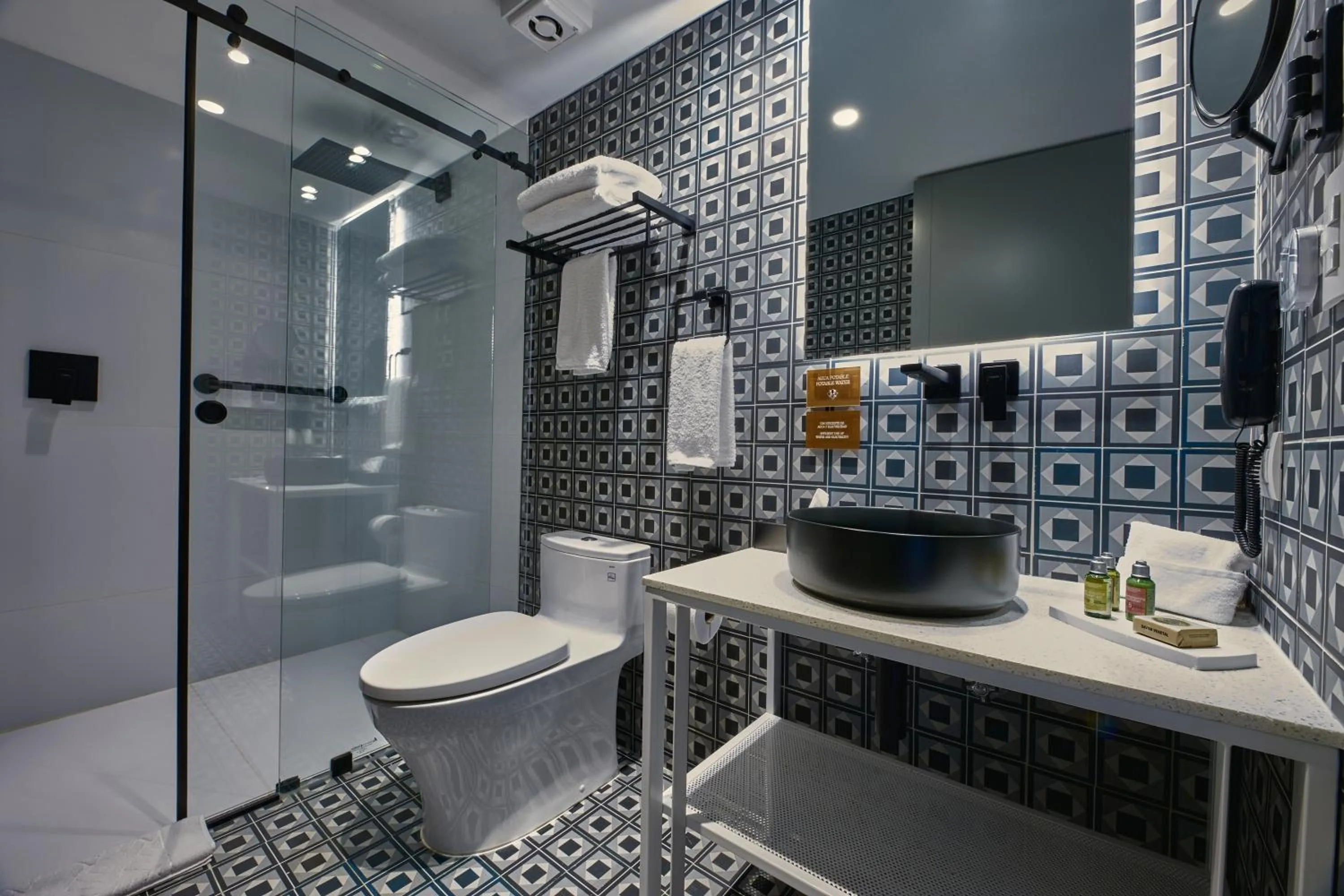 Toilet in Casa Firenza Hotel & Suites Boutique