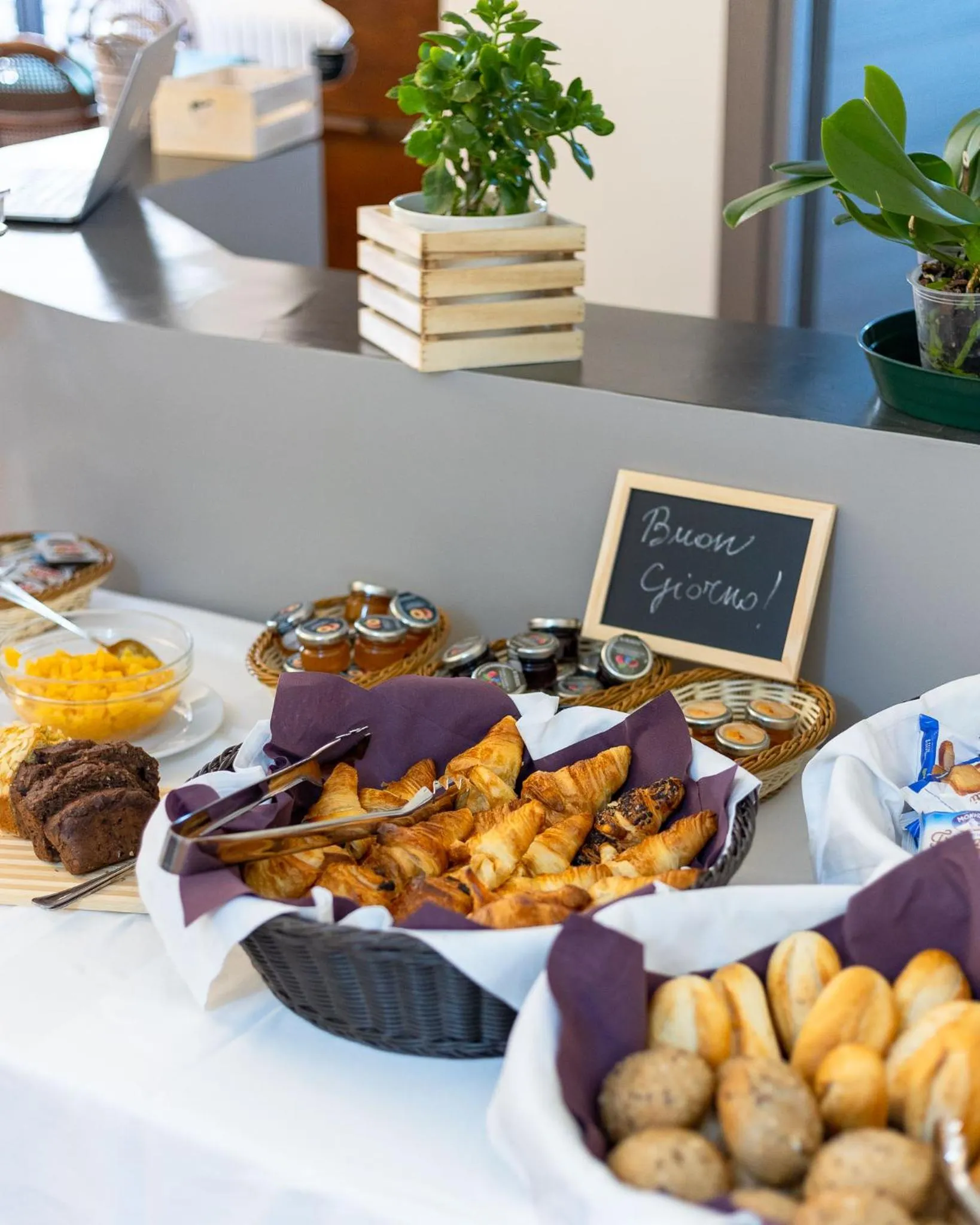 Food and drinks in Hotel Villa Bonelli