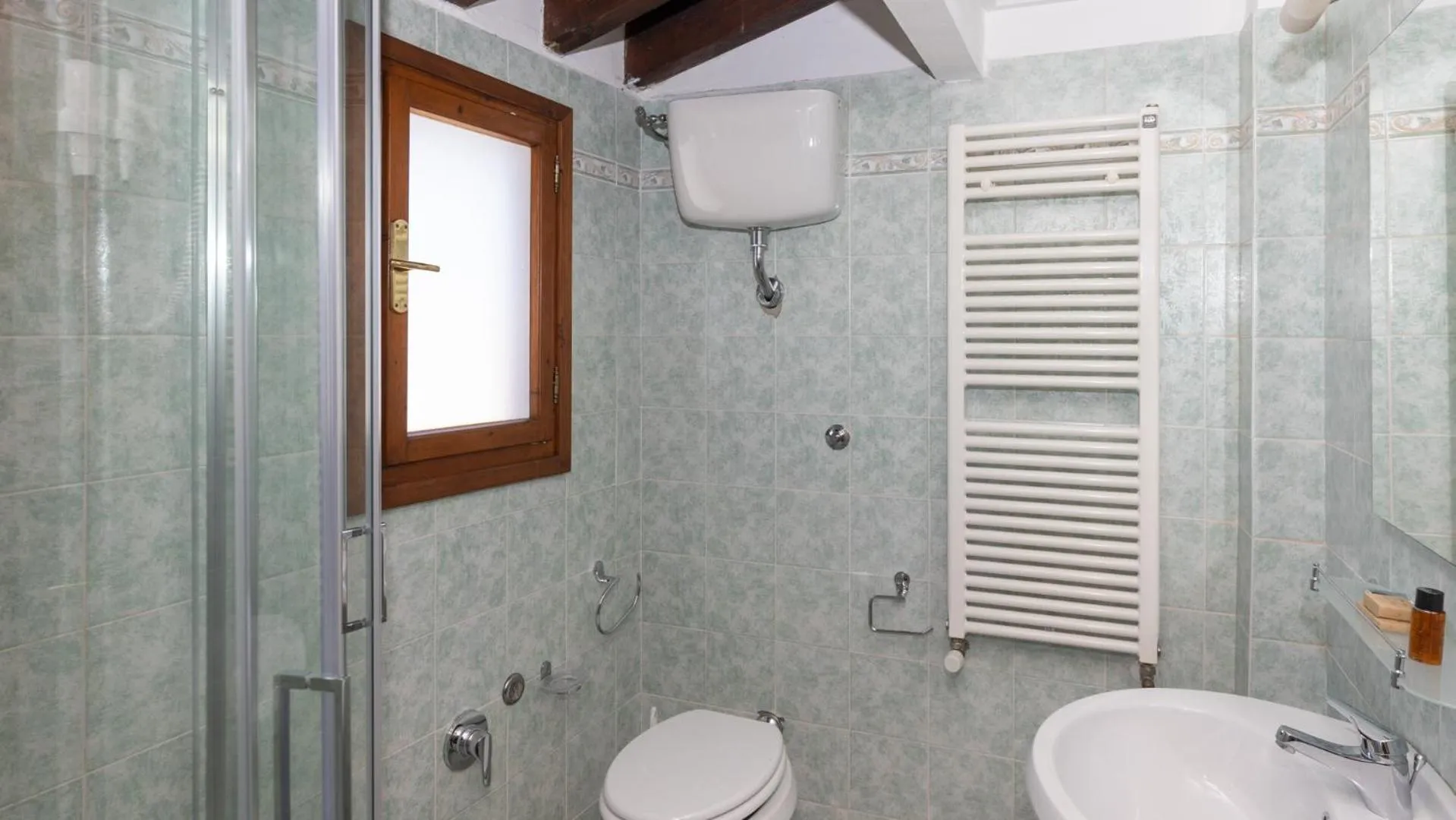 Bathroom in Hotel Villa Bonelli