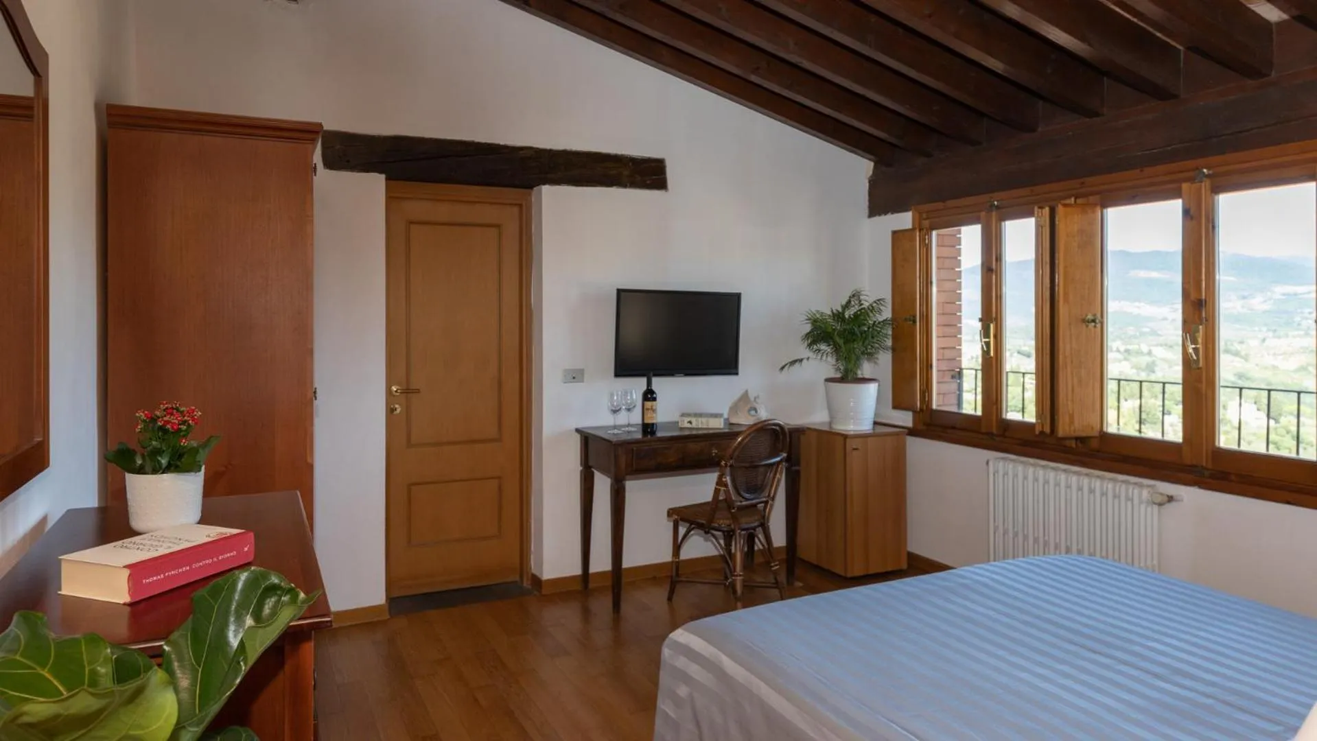 TV and multimedia, Bed in Hotel Villa Bonelli