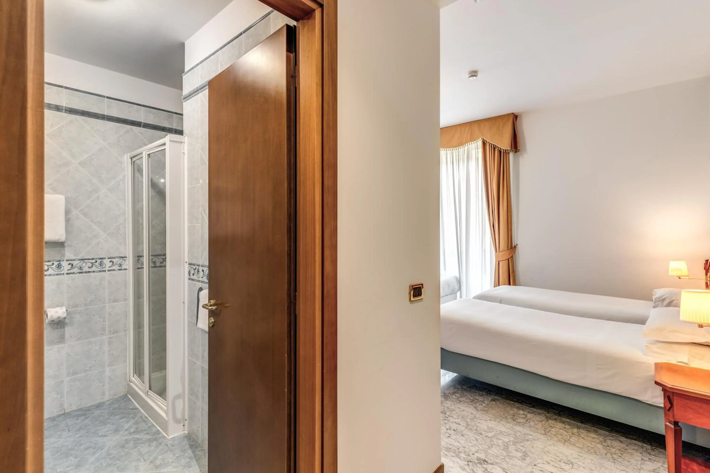 Bathroom, Bed in Hotel Orazia