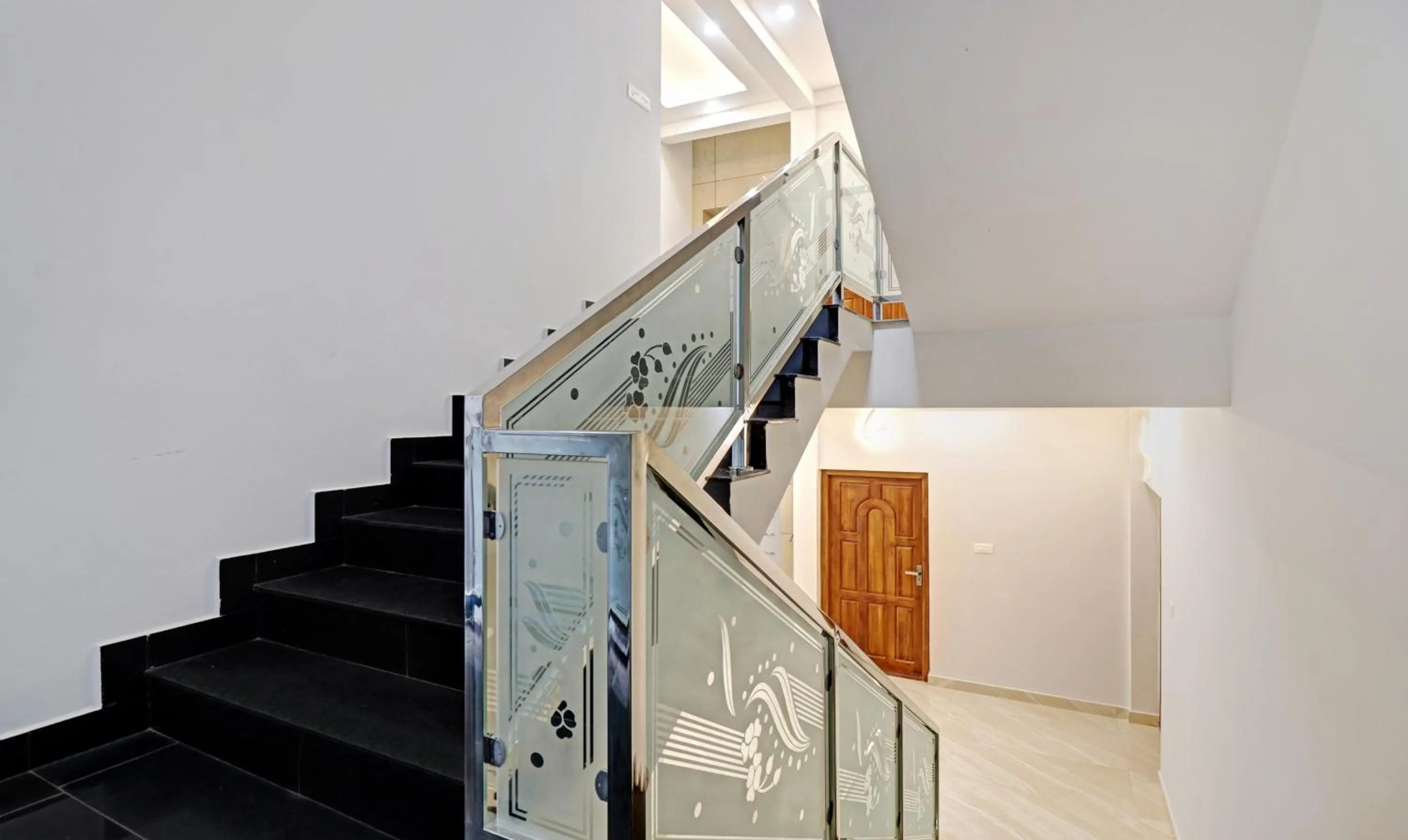 Lobby or reception in Itsy Hotels Palm Grove By D2V