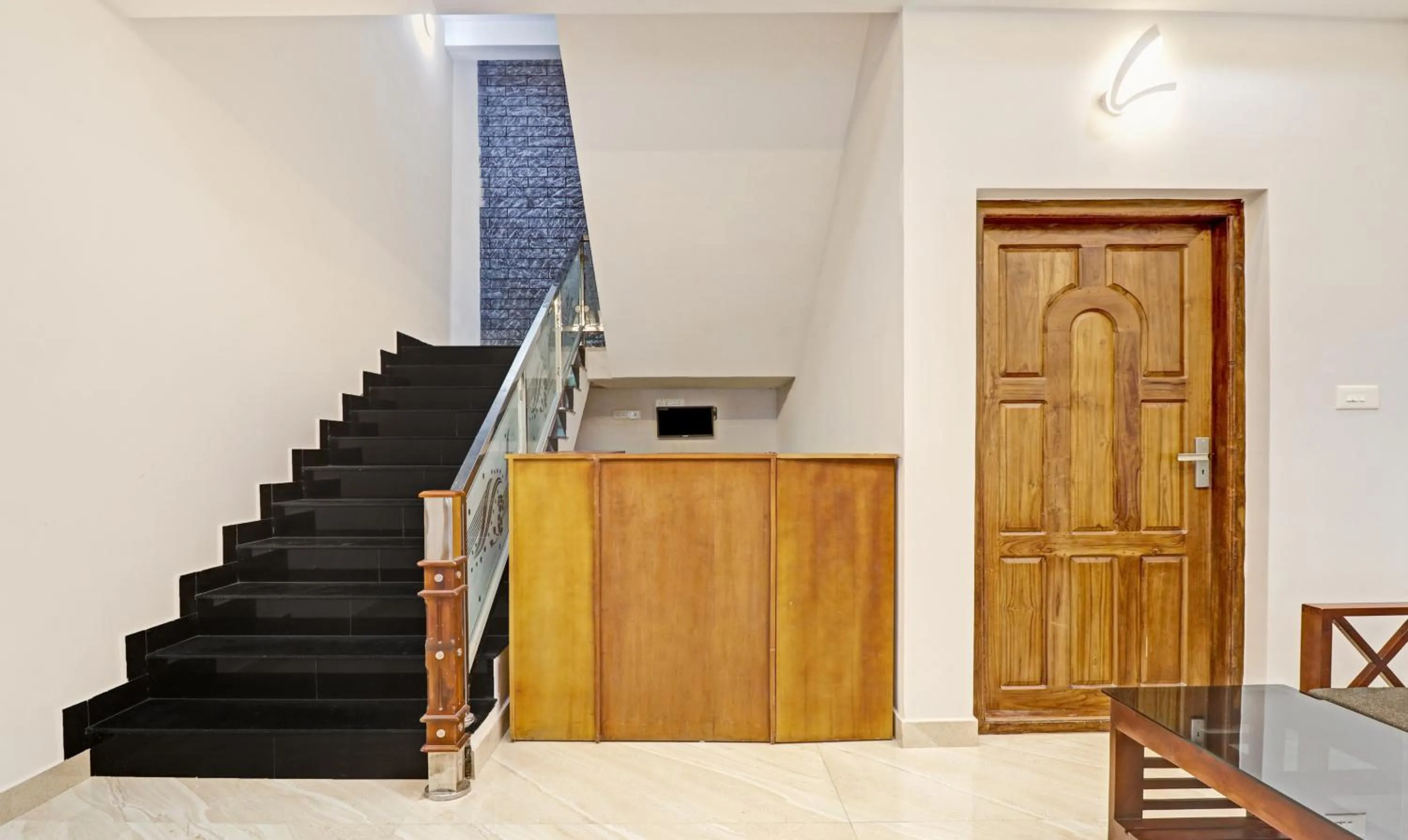 Lobby or reception in Itsy Hotels Palm Grove By D2V