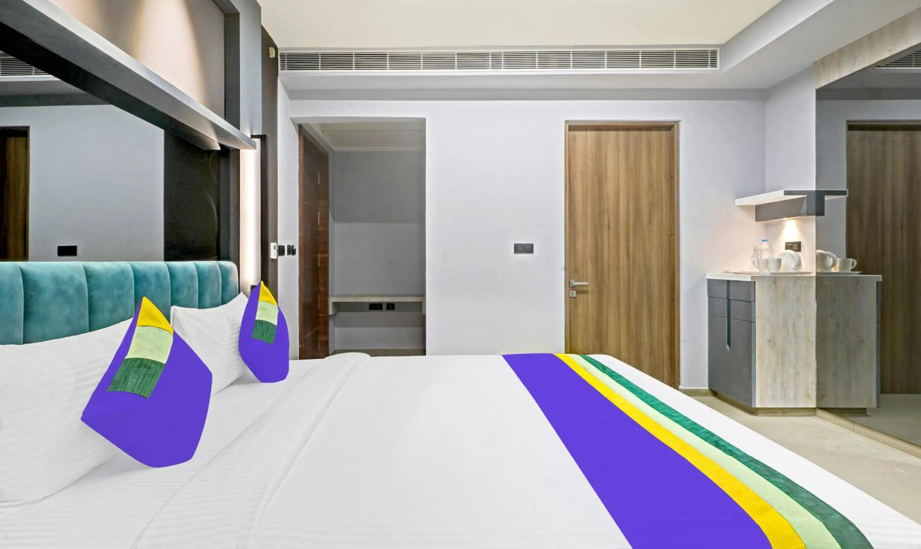 Bedroom, Bed in Treebo Premium La Orchid, Big Temple