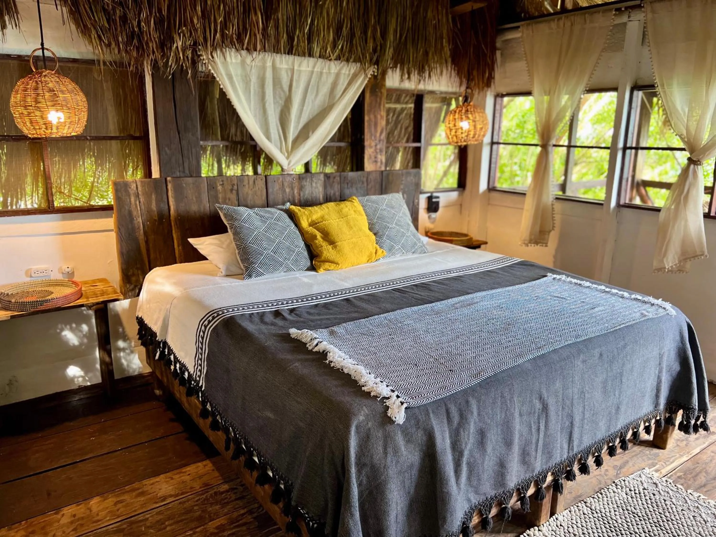 Bed in Villa Santuario Lake front Oasis