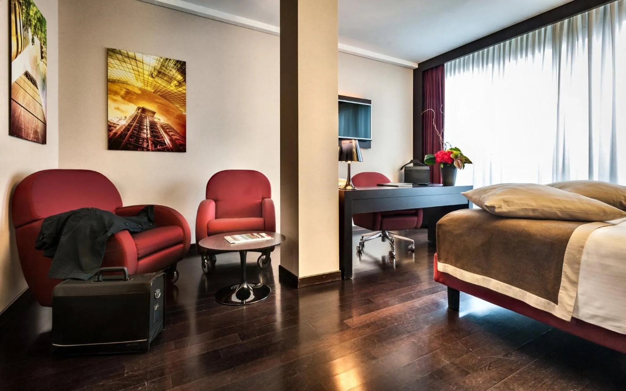 Photo of the whole room in Crowne Plaza Milan City by IHG