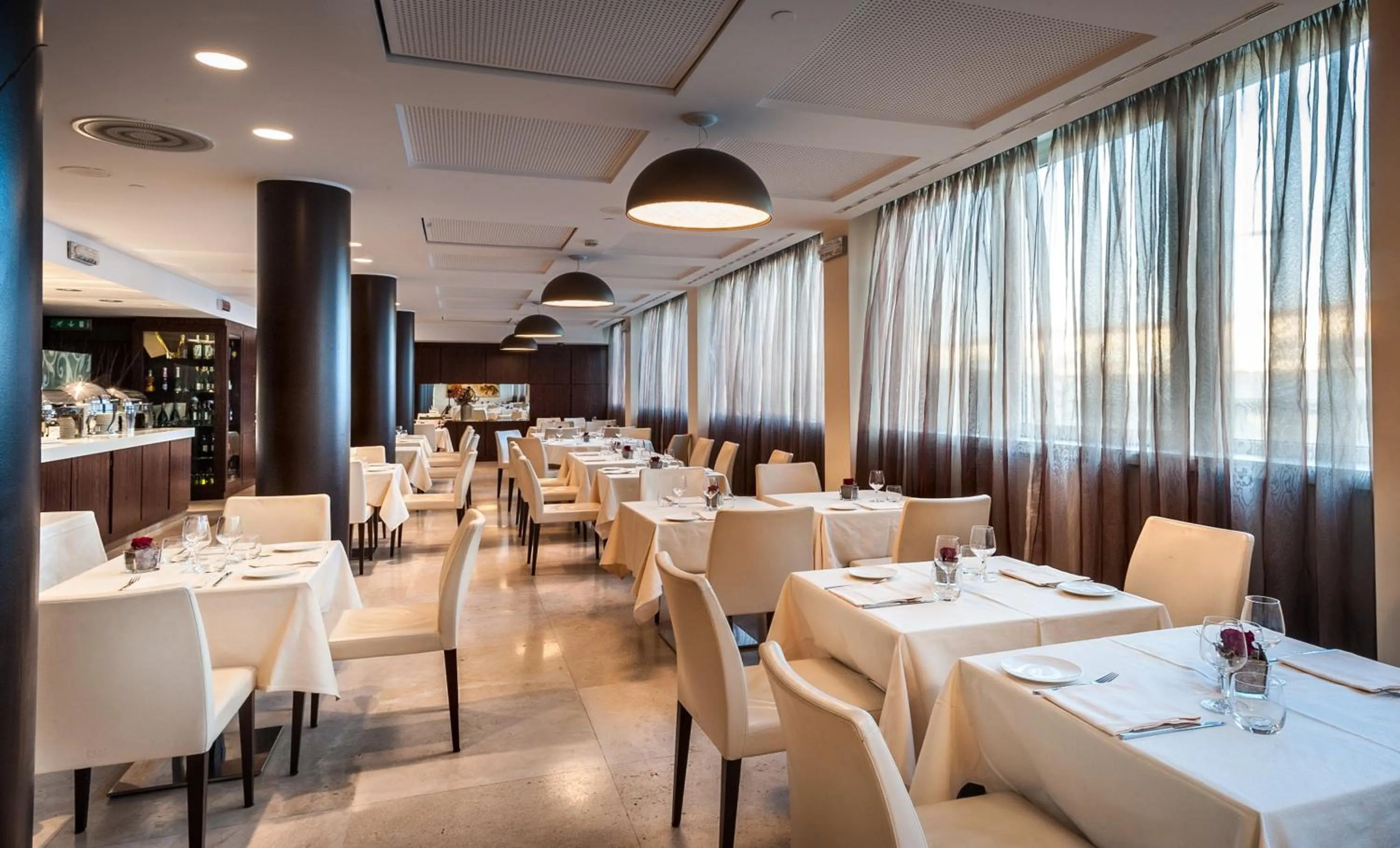 Restaurant/places to eat in Crowne Plaza Milan City by IHG