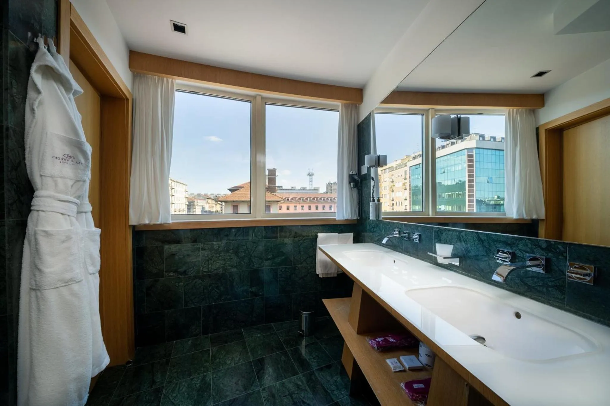 Photo of the whole room in Crowne Plaza Milan City by IHG