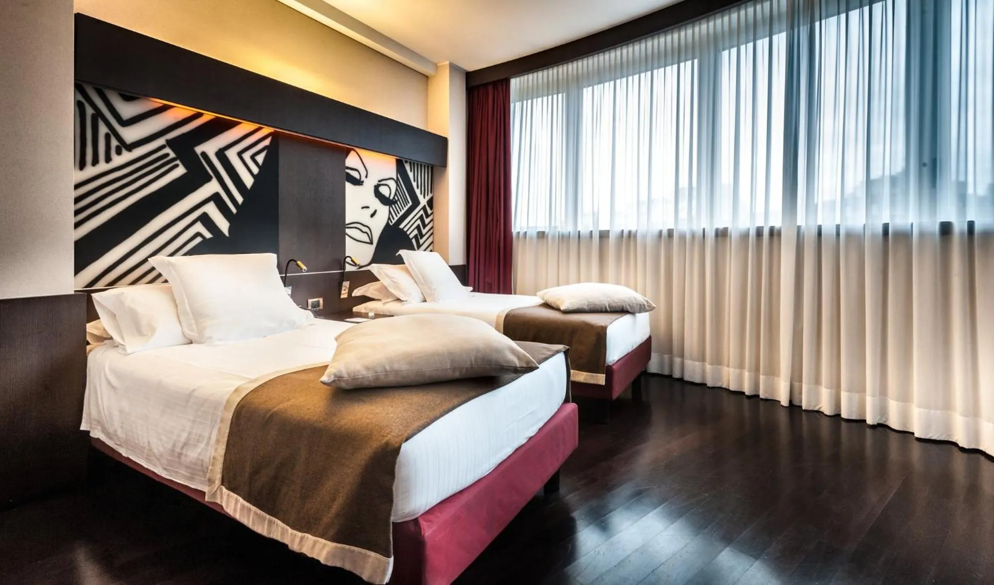 Photo of the whole room, Bed in Crowne Plaza Milan City by IHG
