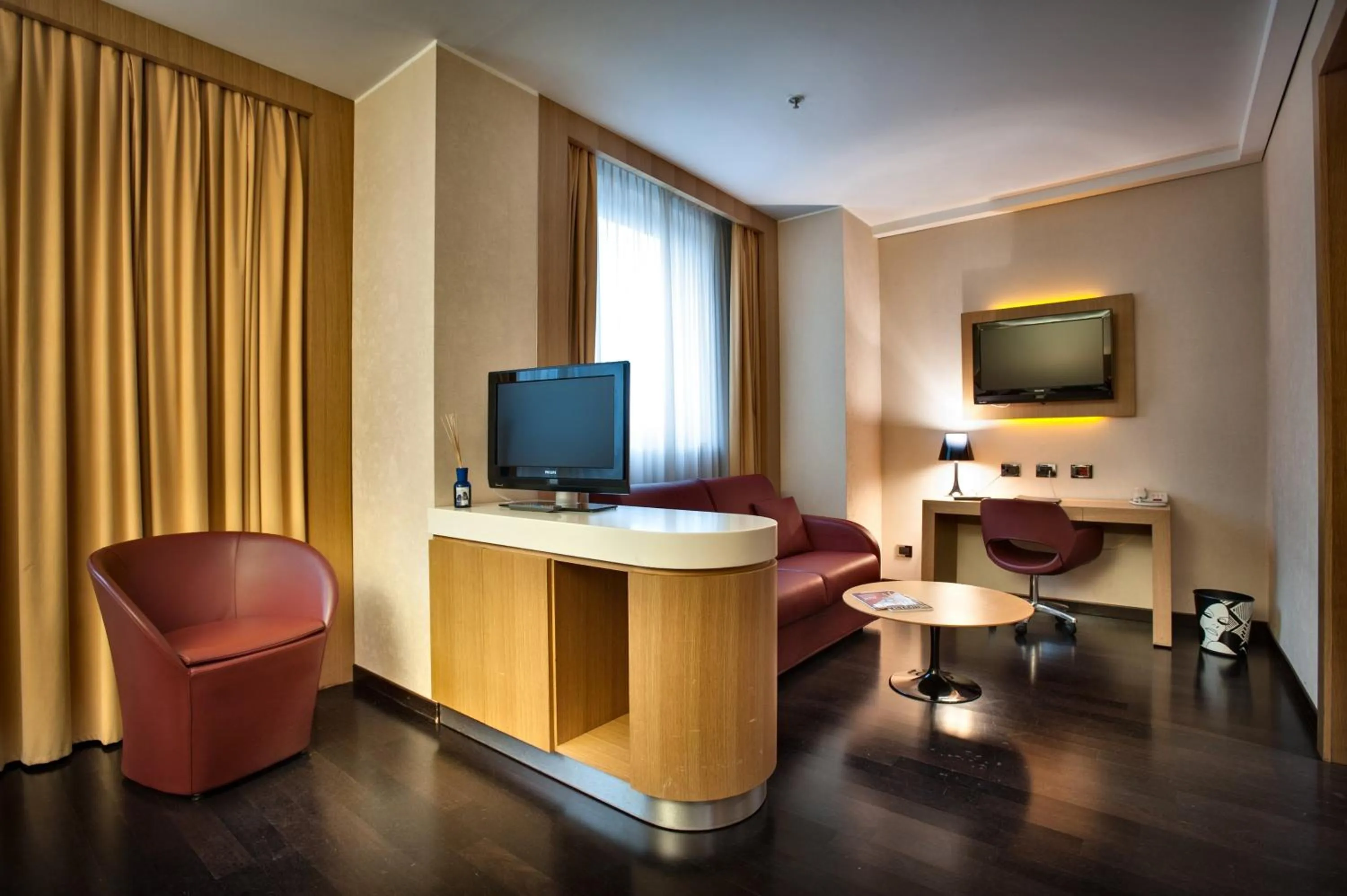 Photo of the whole room in Crowne Plaza Milan City by IHG