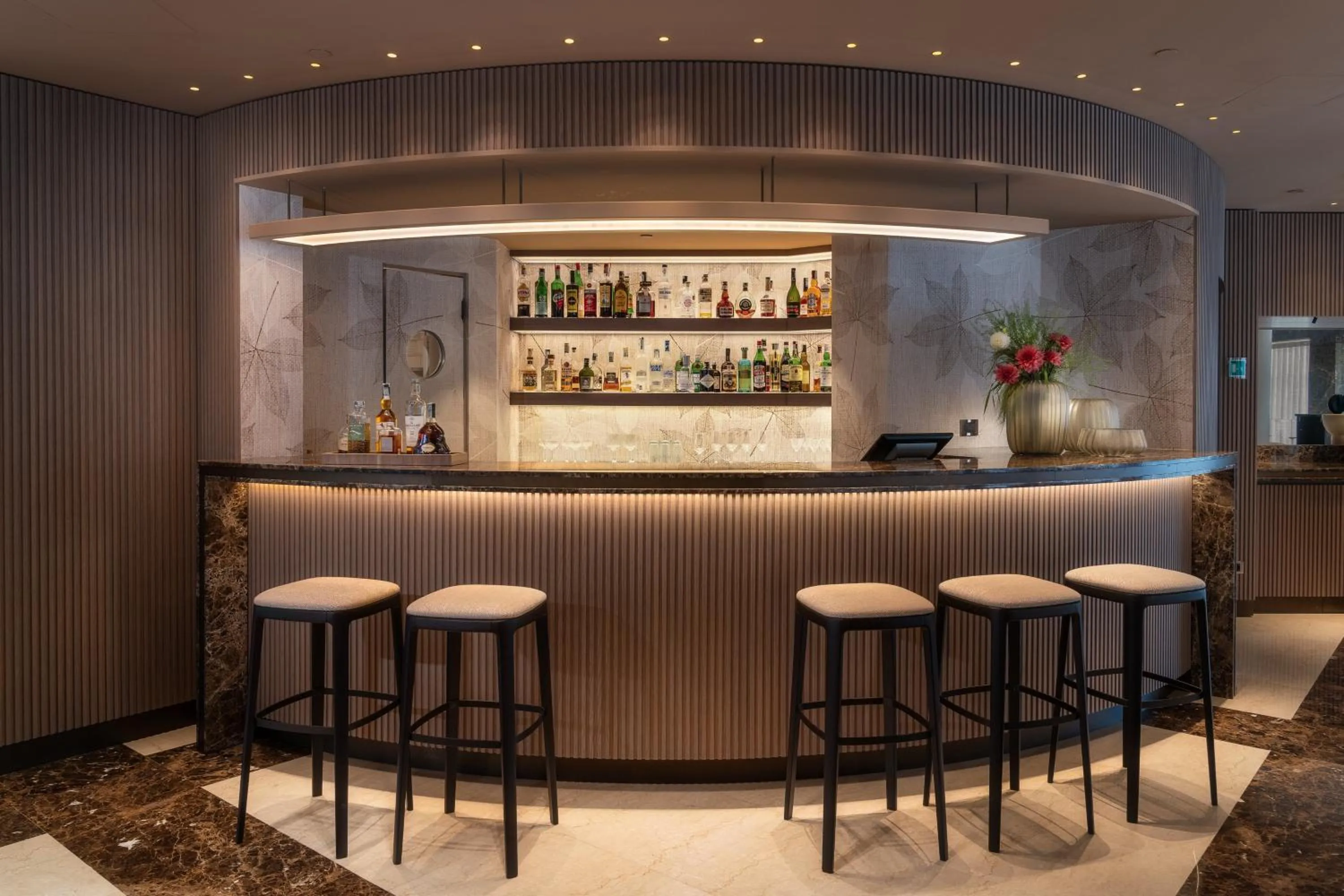 Lounge or bar in Crowne Plaza Milan City by IHG