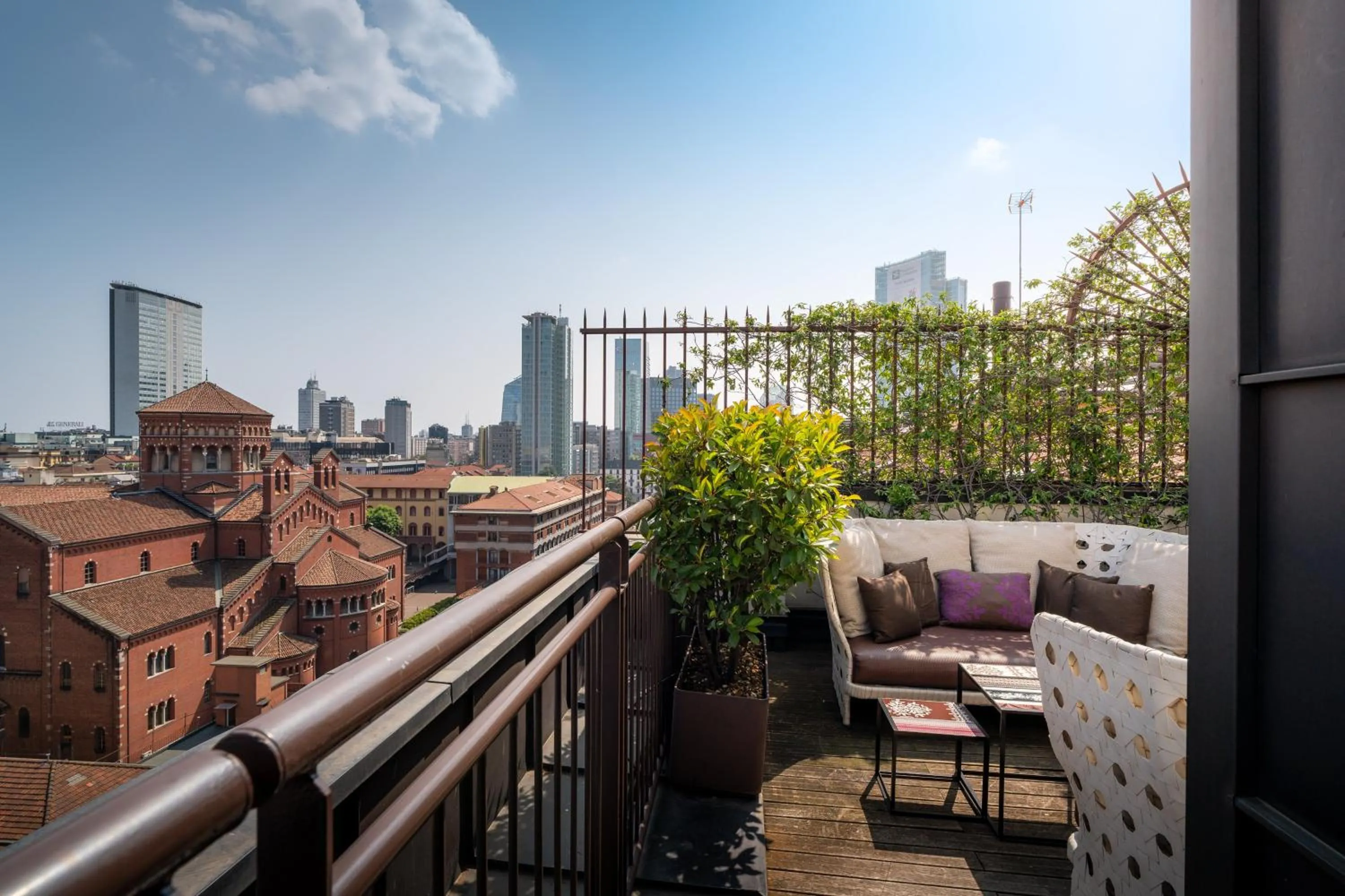 Photo of the whole room in Crowne Plaza Milan City by IHG