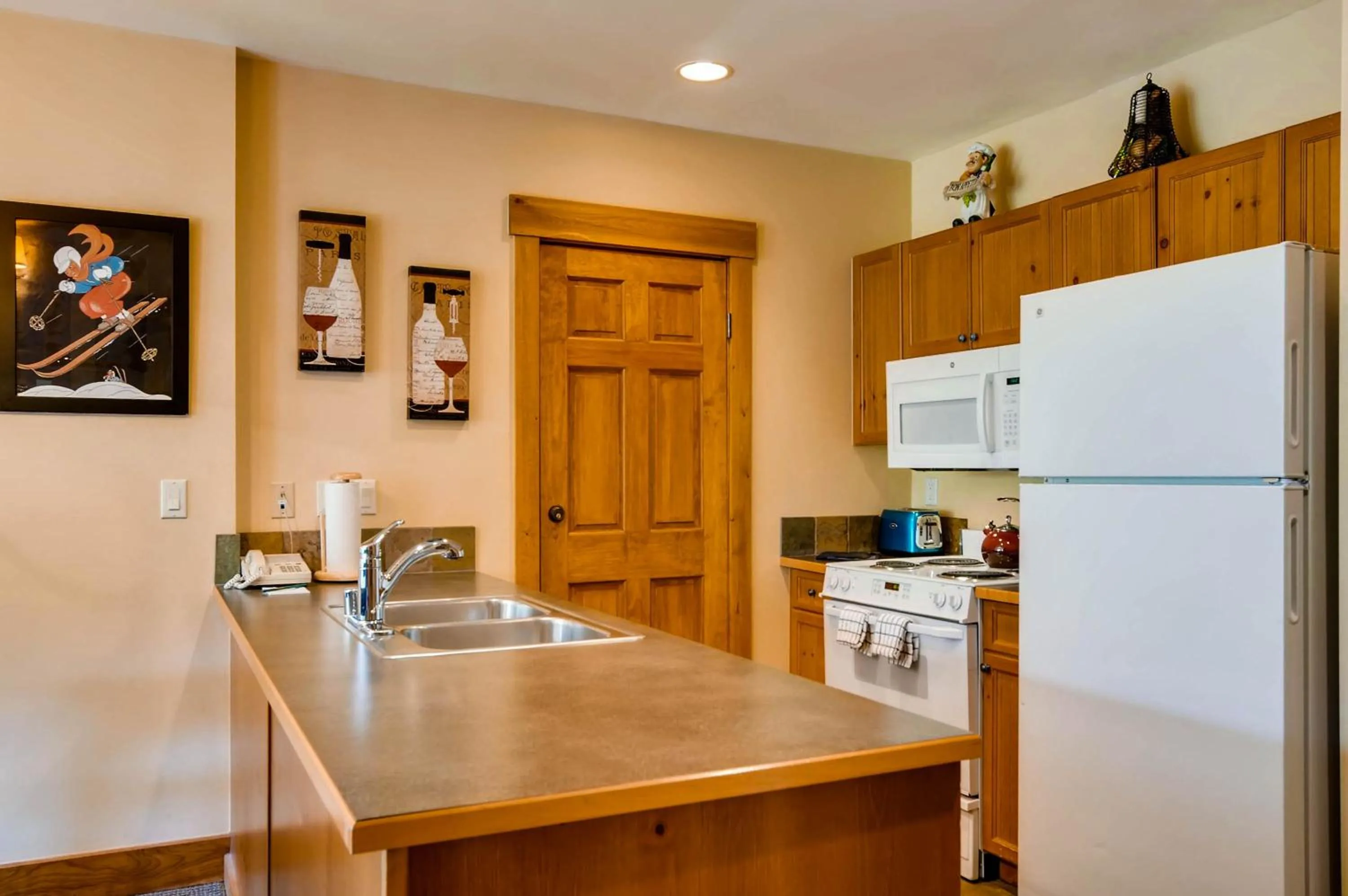 Kitchen or kitchenette in The Springs Condominiums by Vail Resorts