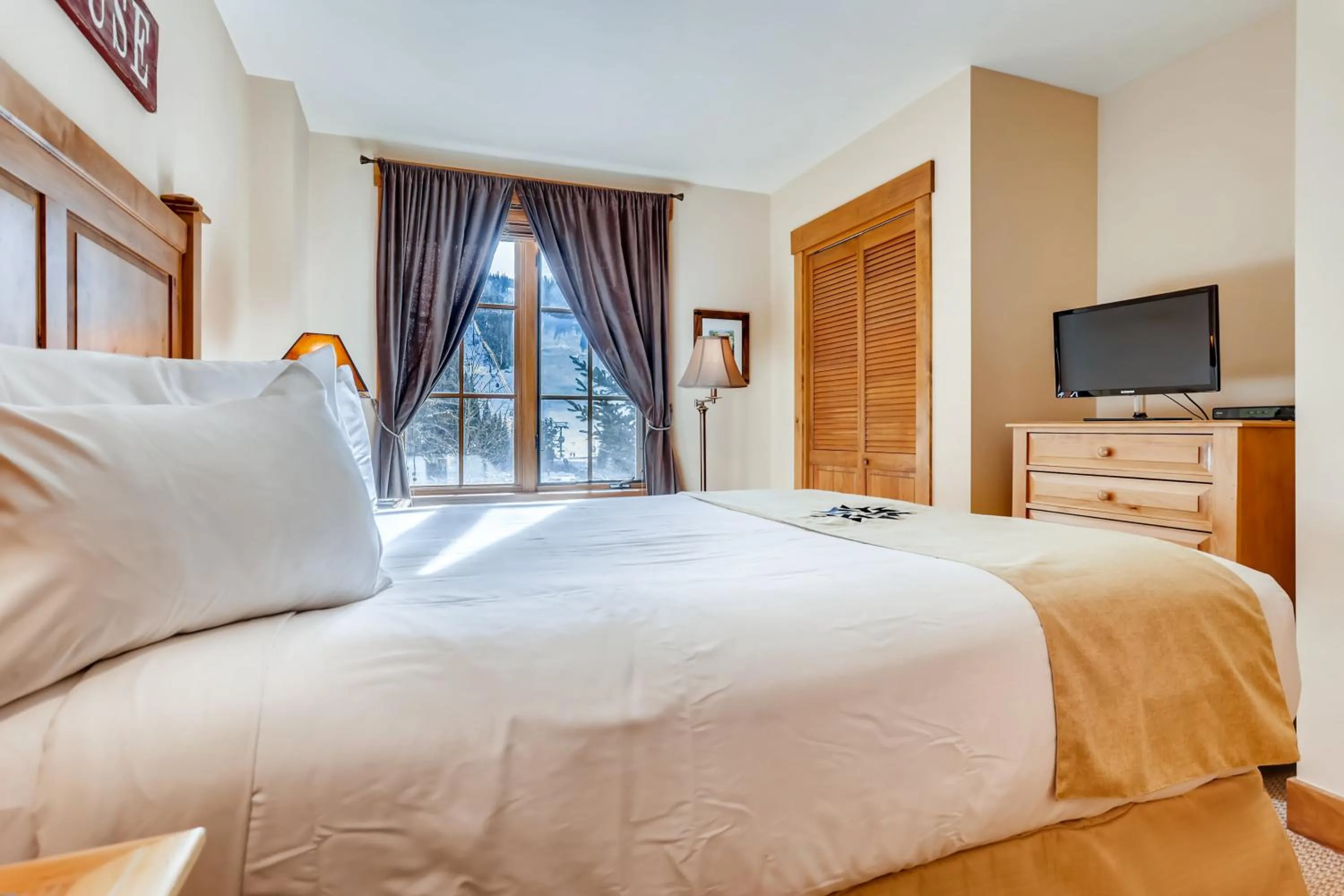 Photo of the whole room, Bed in The Springs Condominiums by Vail Resorts