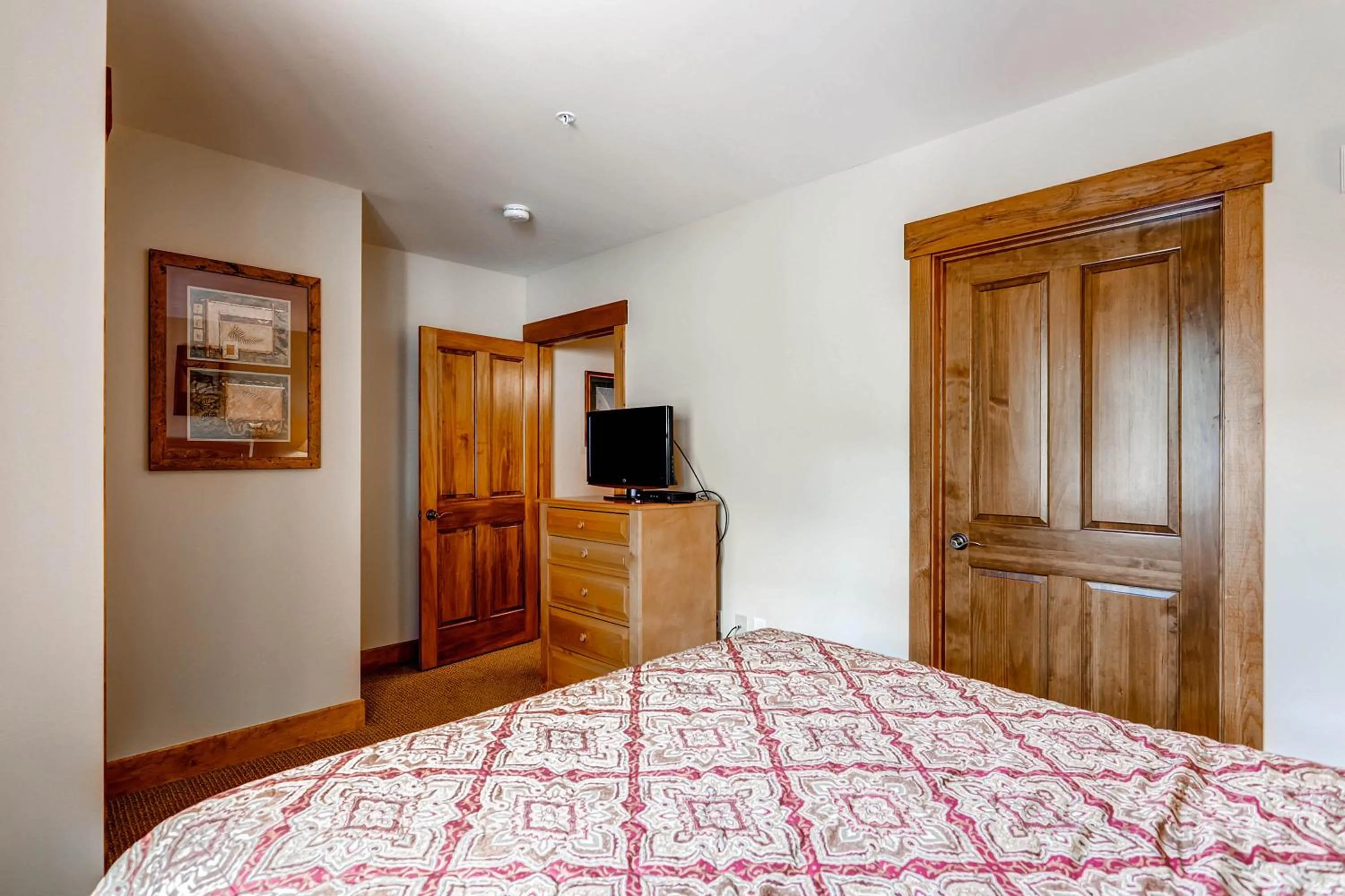 Photo of the whole room, Bed in The Springs Condominiums by Vail Resorts