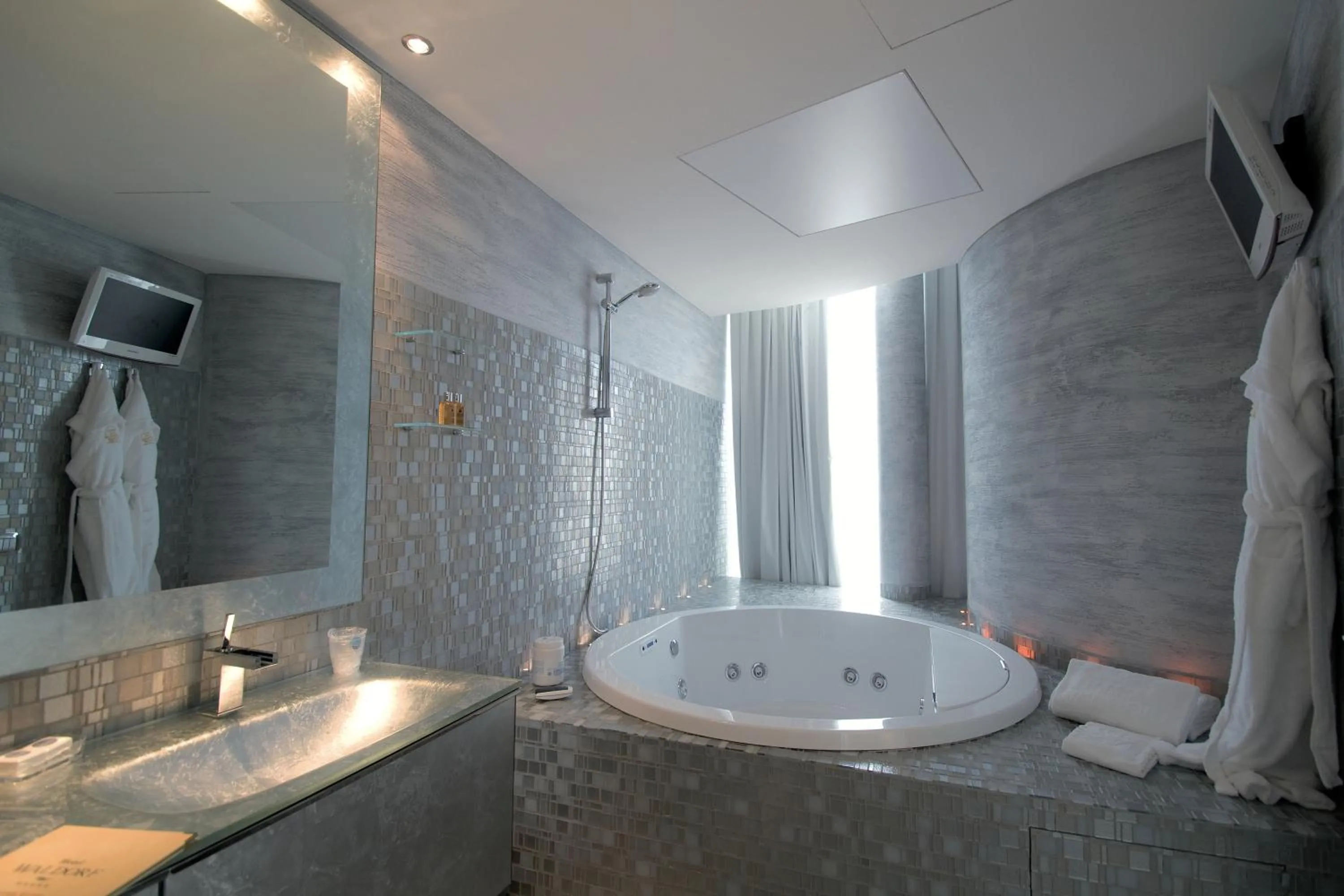 Bathroom in Hotel Waldorf- Premier Resort