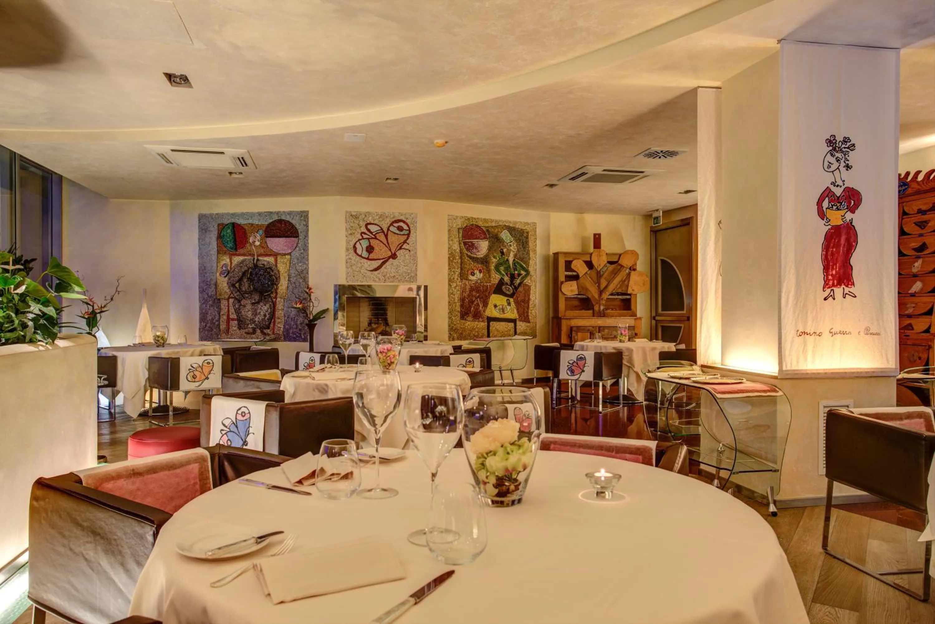 Restaurant/places to eat in Hotel Waldorf- Premier Resort