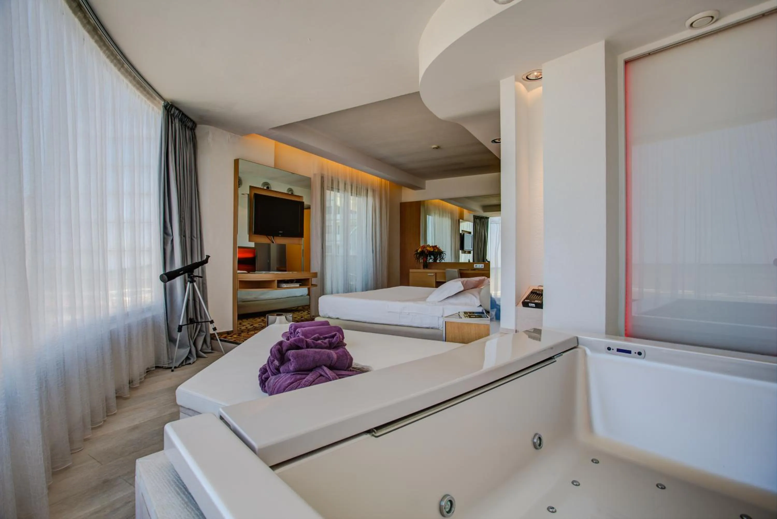 Area and facilities, Bed in Hotel Waldorf- Premier Resort