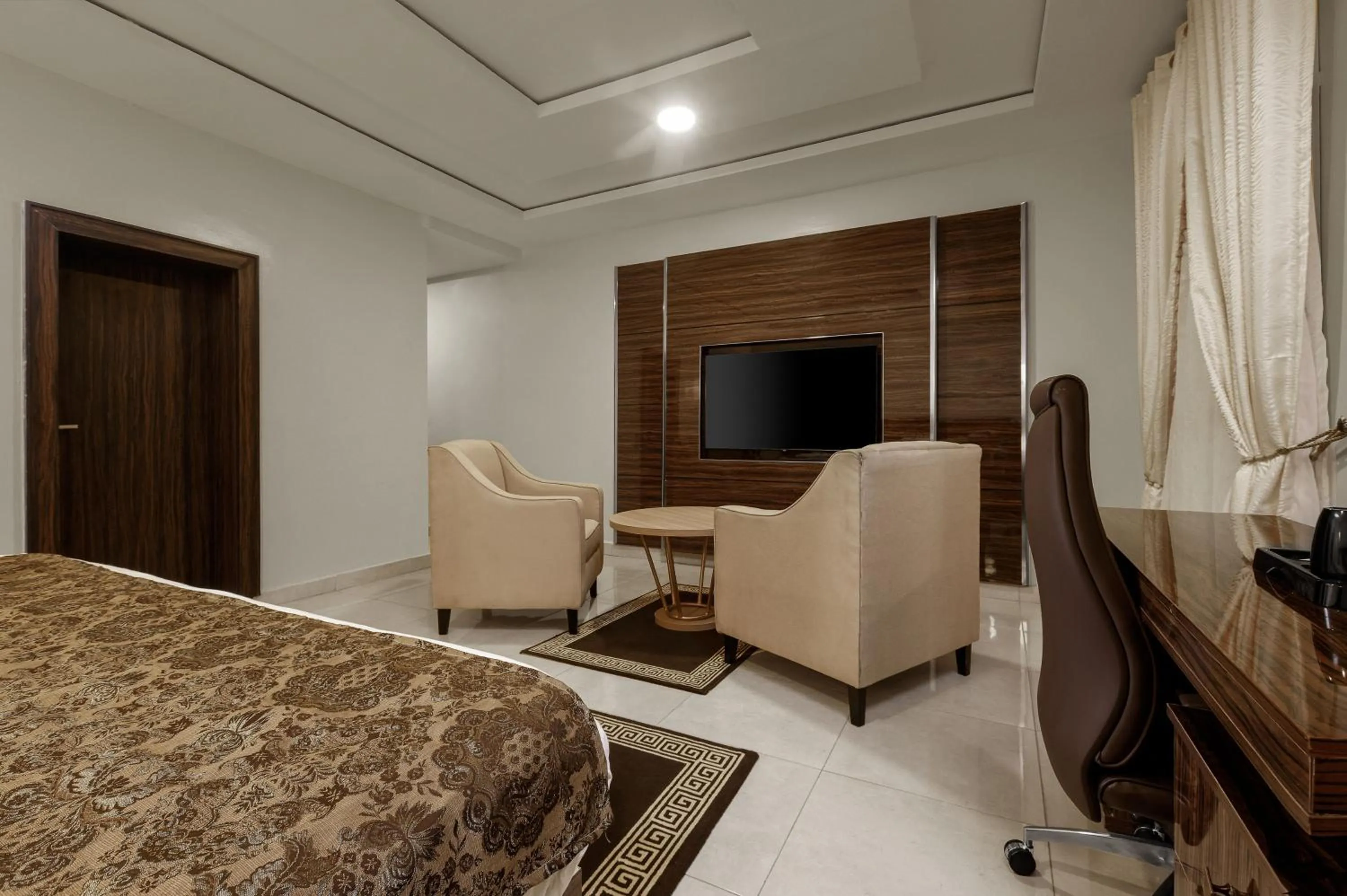 hair dresser, Bed in Aveon Hotel