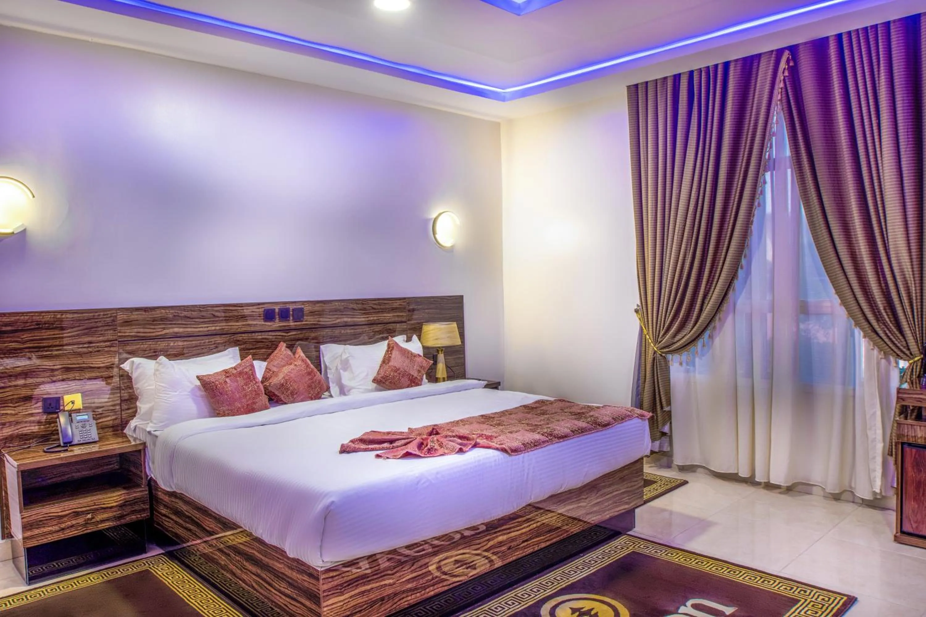 Photo of the whole room, Bed in Aveon Hotel