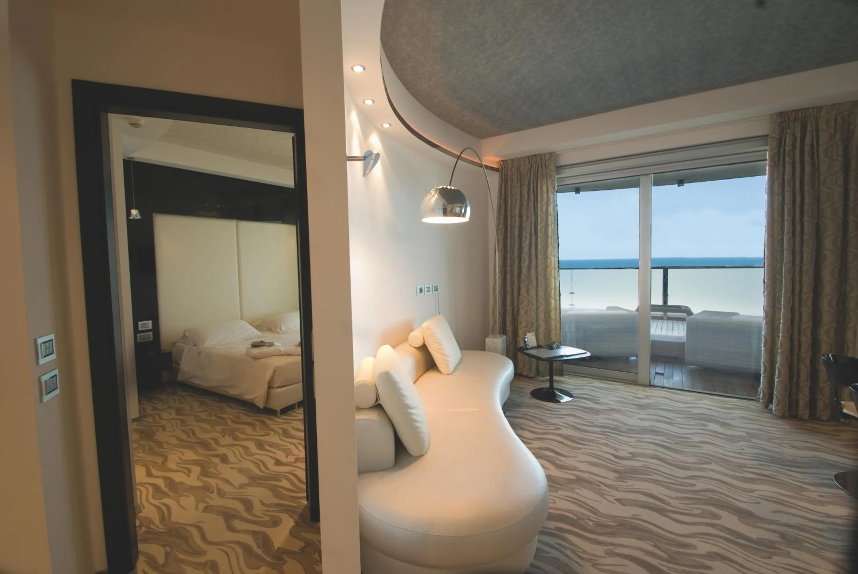 Living room, Bed in Hotel Premier & Suites - Premier Resort