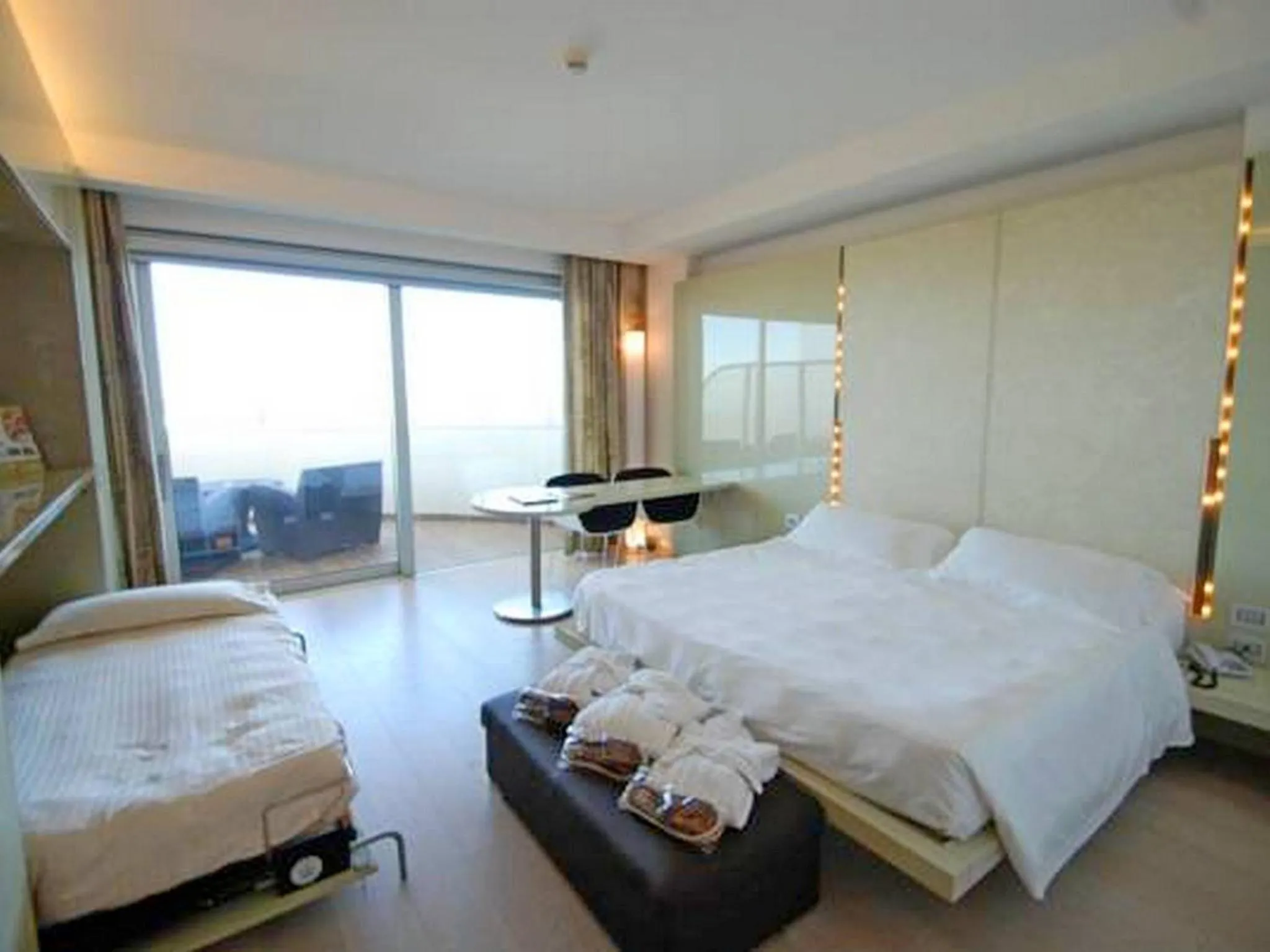 Photo of the whole room, Bed in Hotel Premier & Suites - Premier Resort