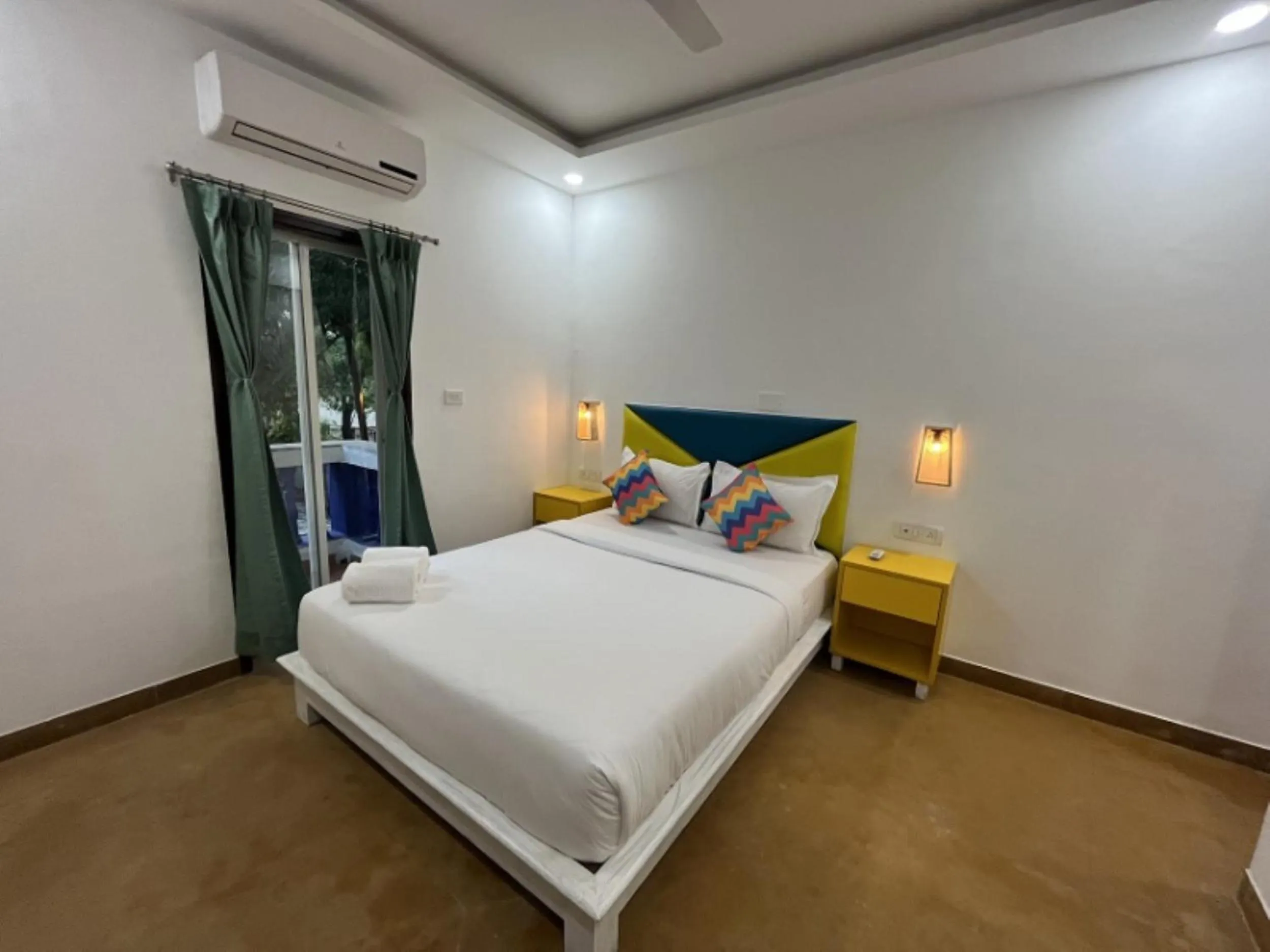 Bedroom, Bed in goSTOPS PLUS Goa, Vagator