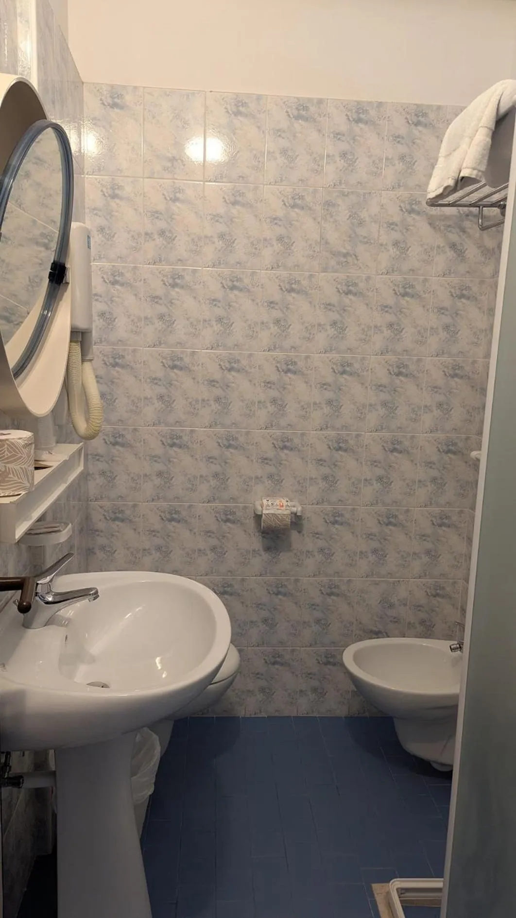 Shower in Hotel Boston