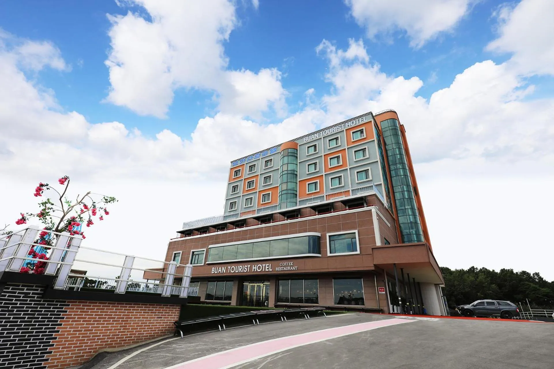 Facade/entrance in Buan Tourist Hotel