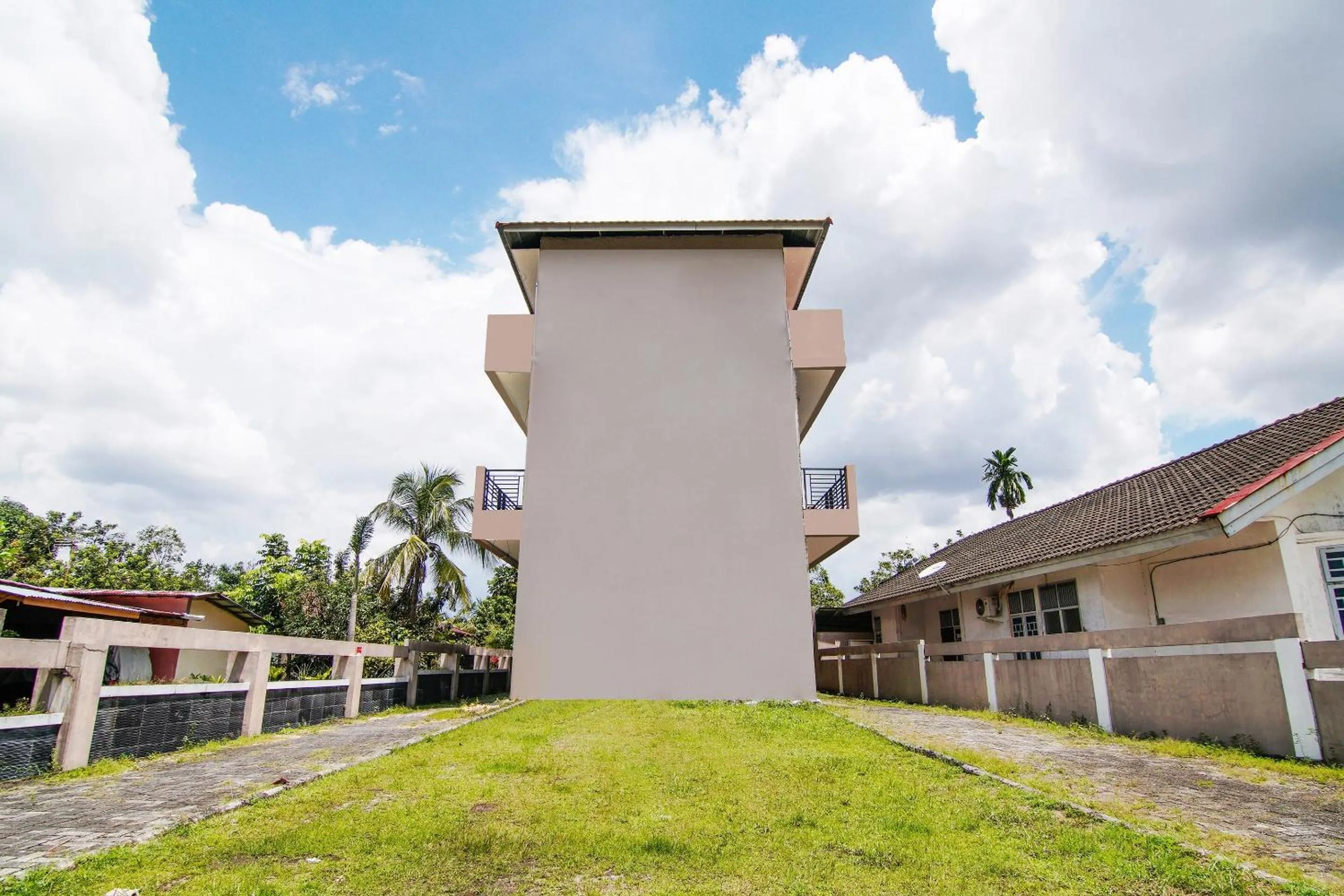 Facade/entrance in Hotel O Oklahoma Homestay Syariah