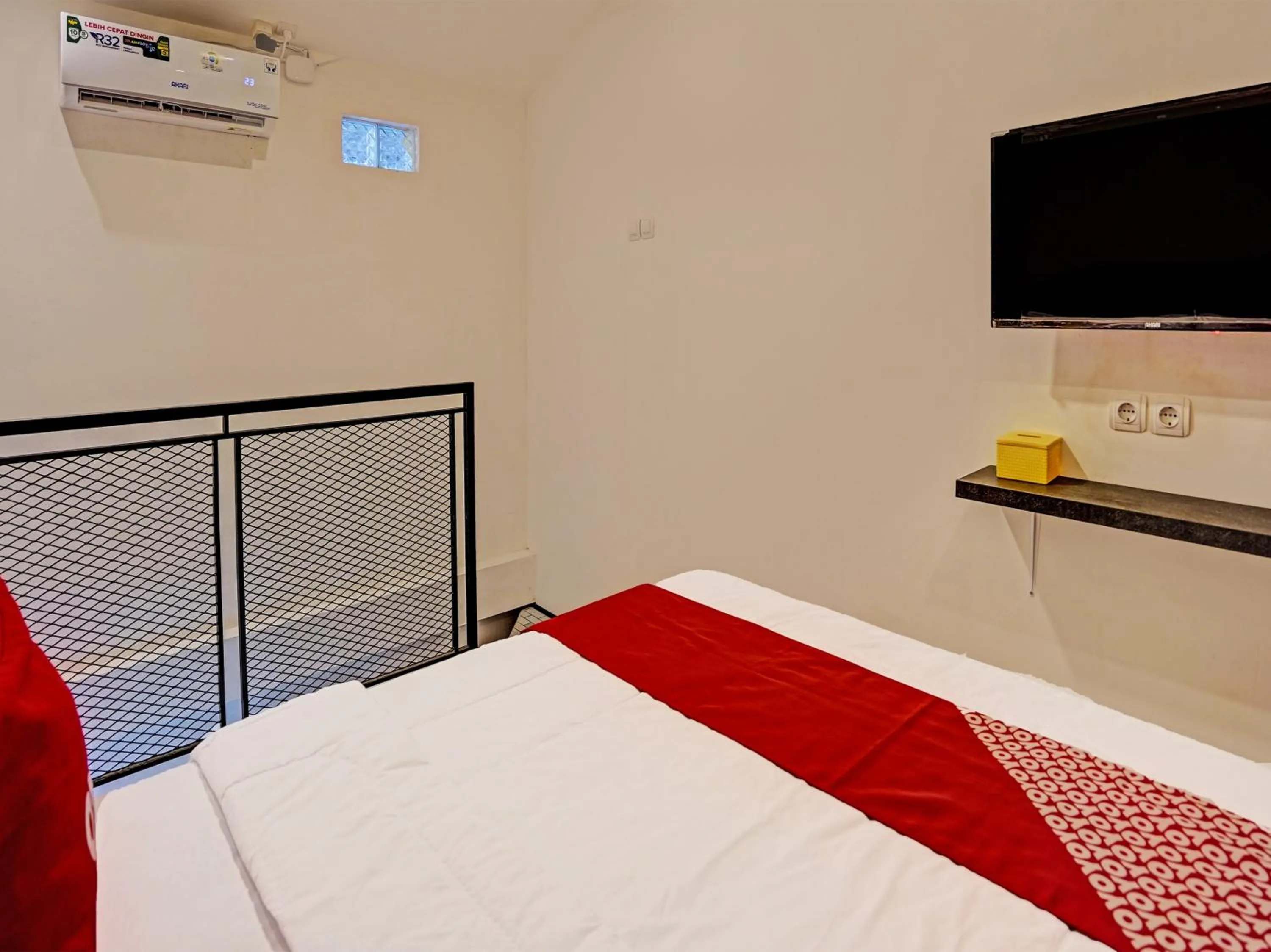 Bedroom, Bed in Hotel O Nawangwulan