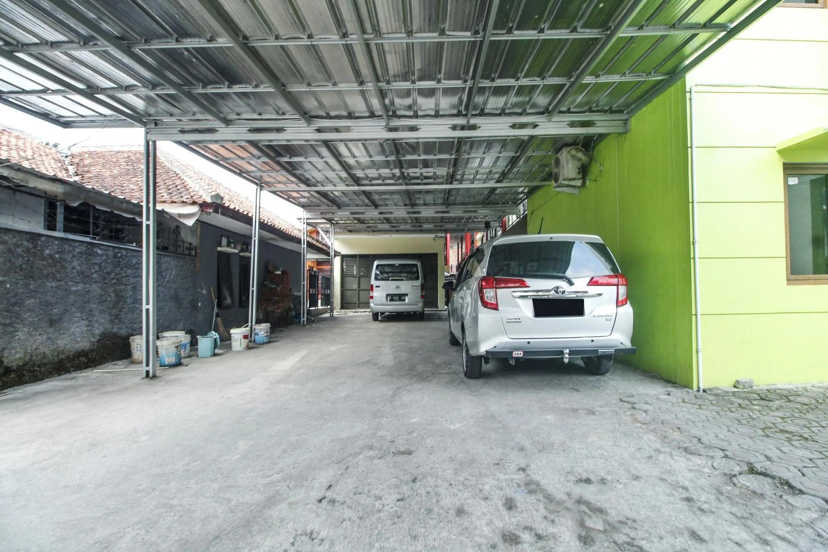 Lobby or reception in OYO Life 91606 Nadin Guest House Syariah