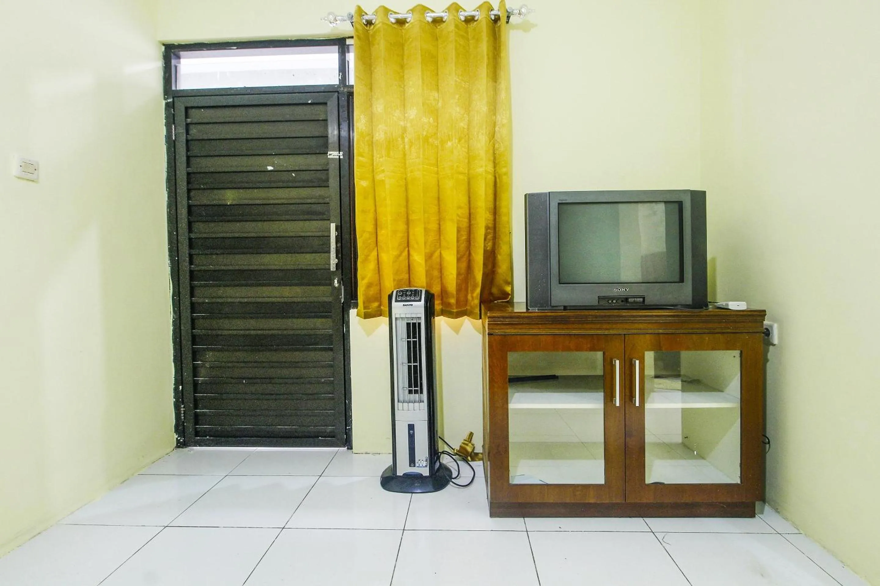 Bedroom in OYO Life 91606 Nadin Guest House Syariah