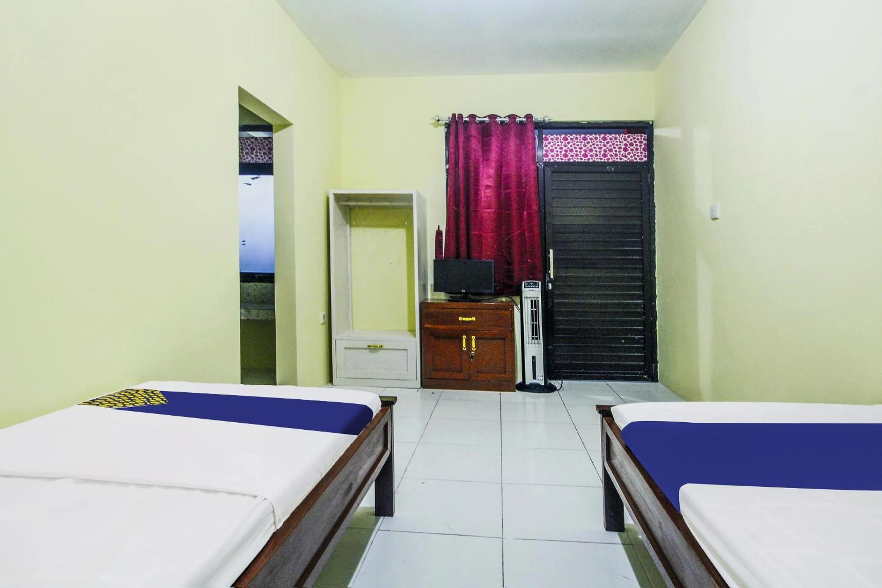 Bedroom, Bed in OYO Life 91606 Nadin Guest House Syariah