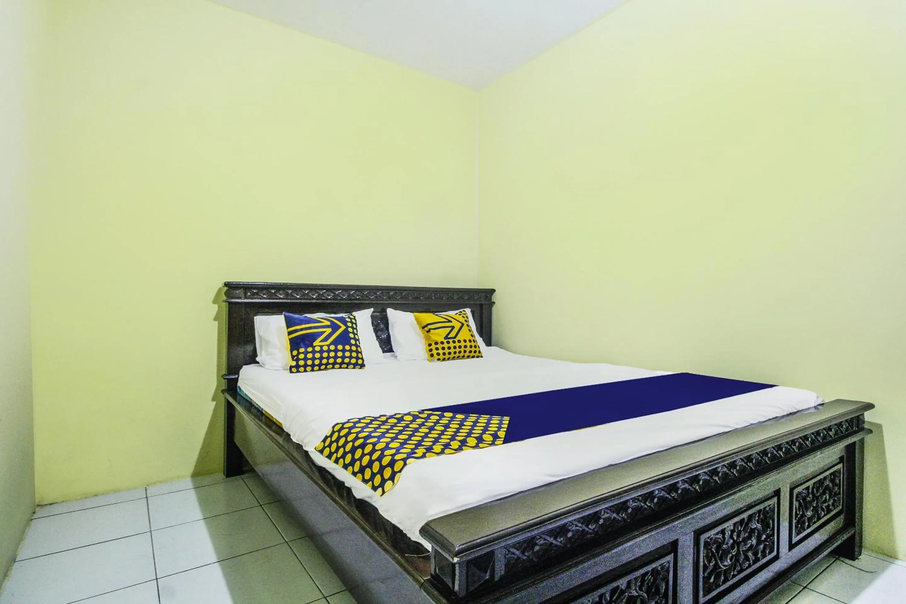 Bedroom, Bed in OYO Life 91606 Nadin Guest House Syariah