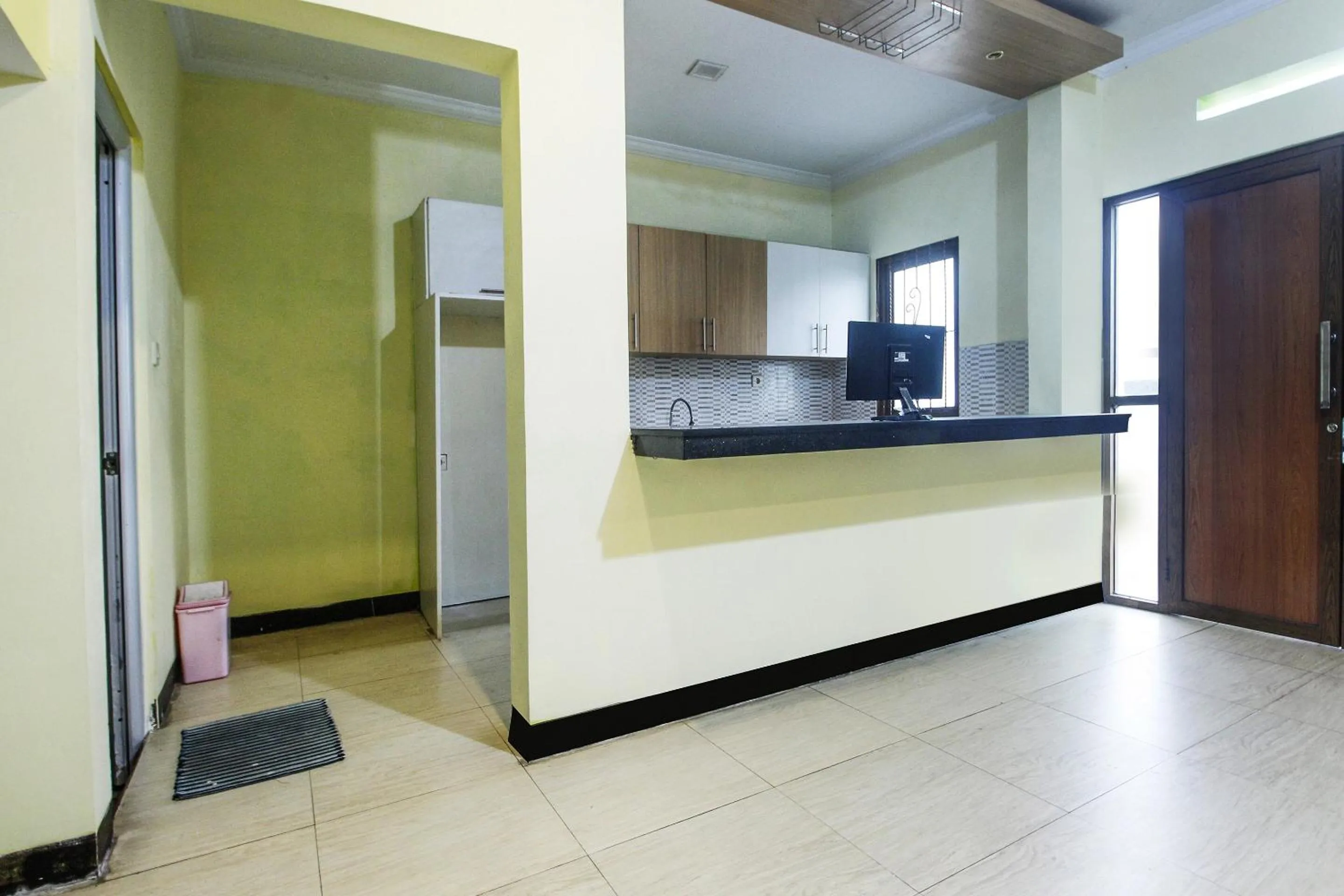 Lobby or reception in OYO Life 91606 Nadin Guest House Syariah