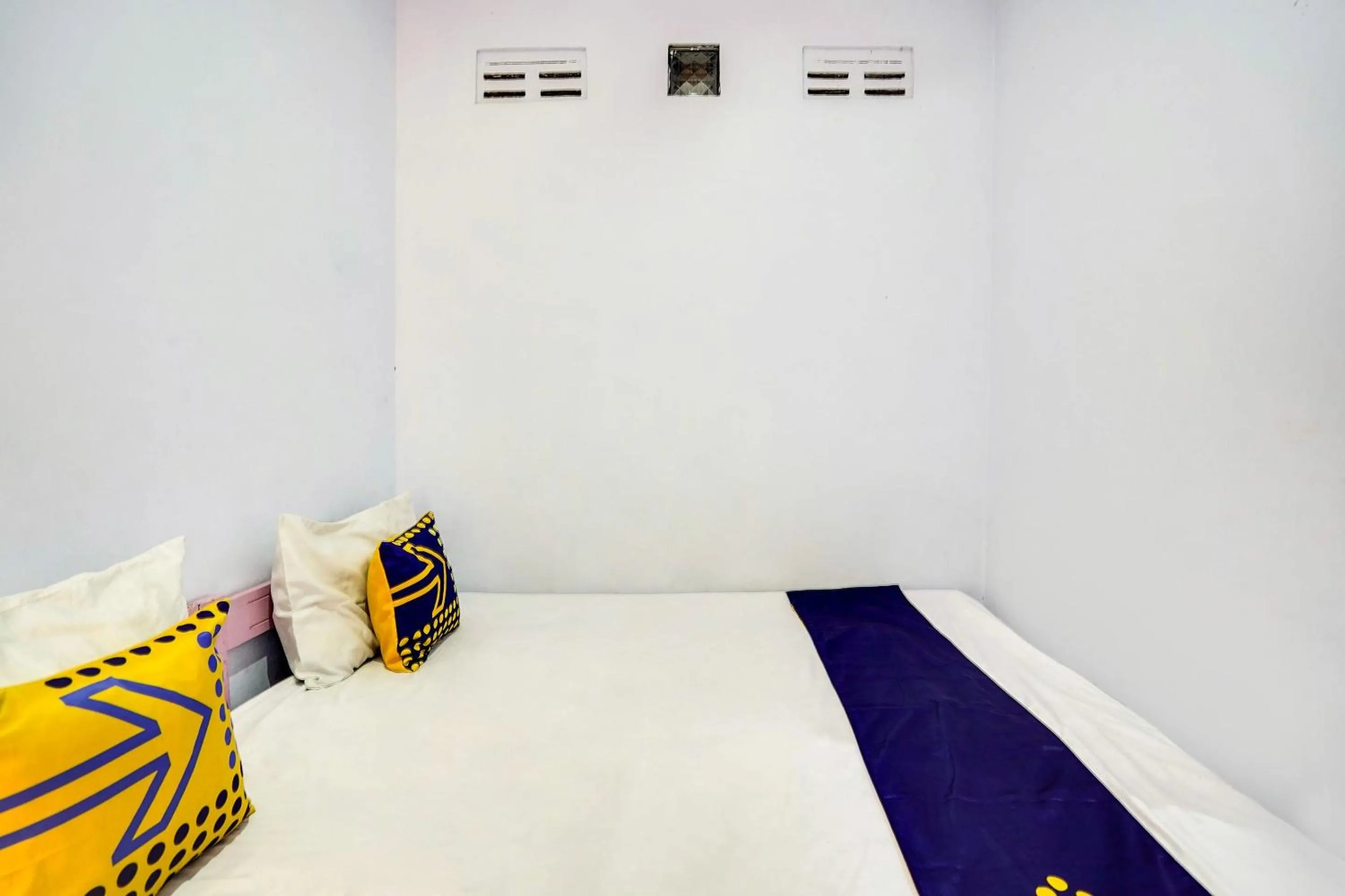 Bedroom, Bed in OYO Life 91626 Rr Kost Putri Syariah