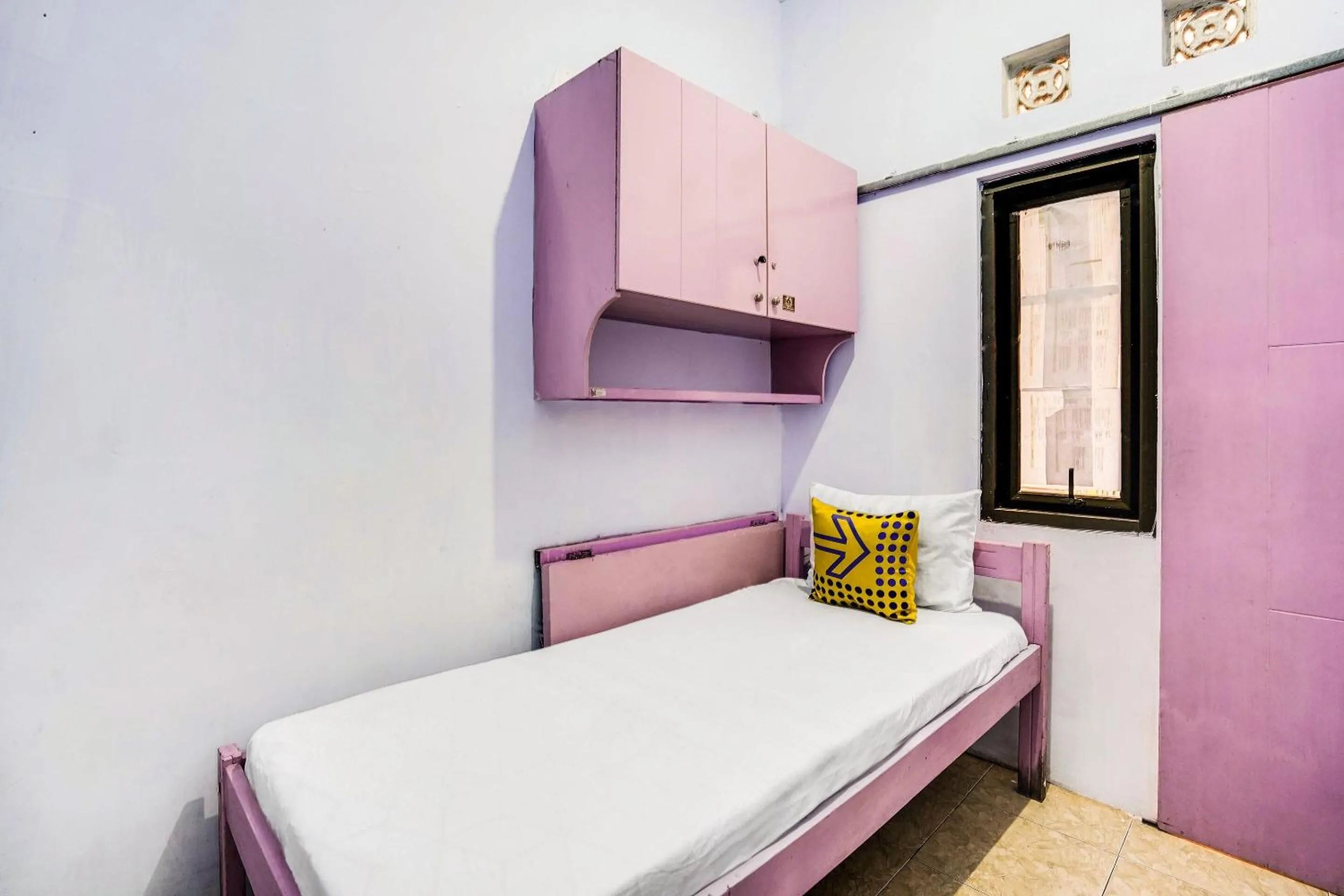 Bedroom, Bed in OYO Life 91626 Rr Kost Putri Syariah