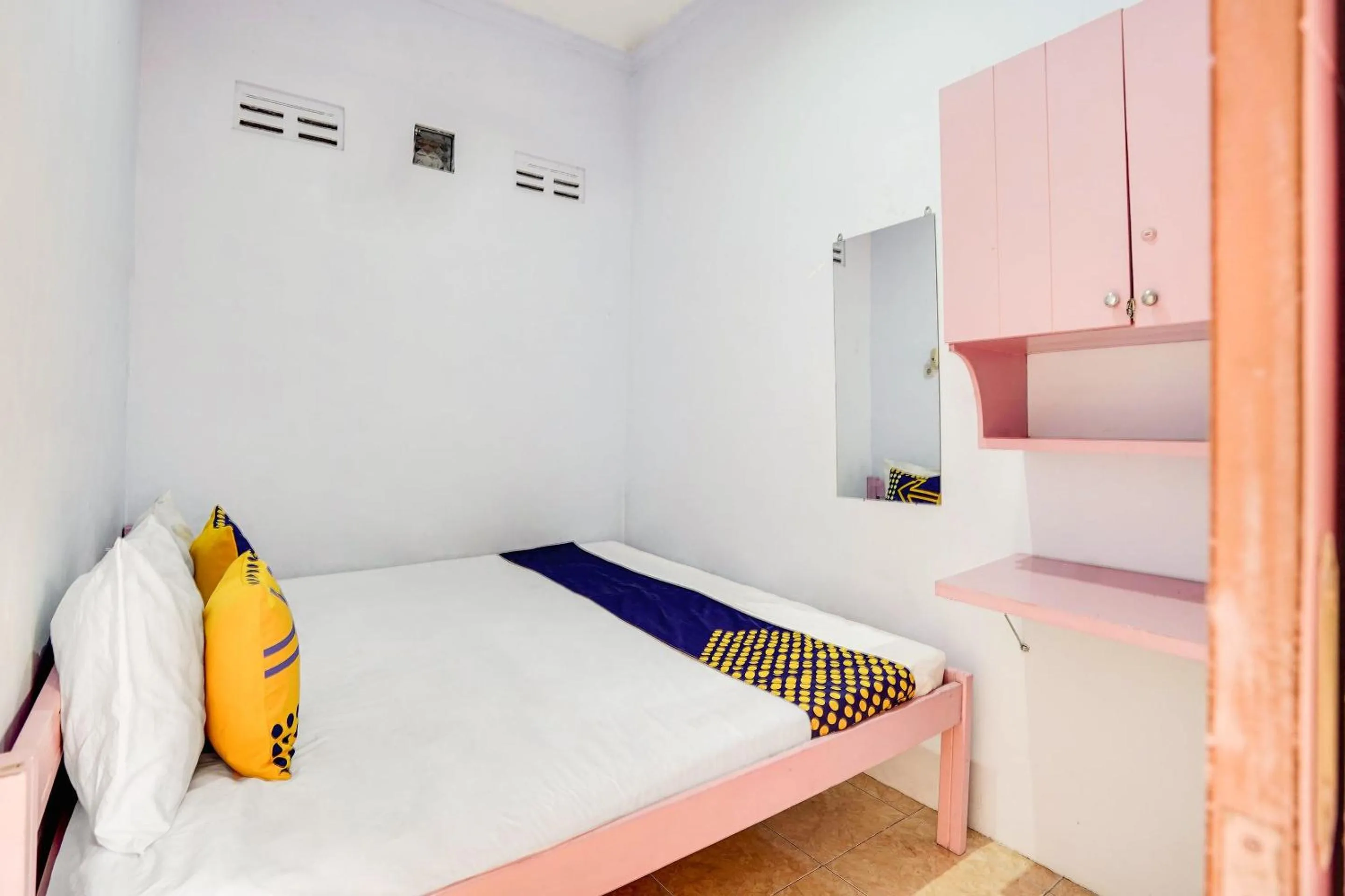Bedroom, Bed in OYO Life 91626 Rr Kost Putri Syariah