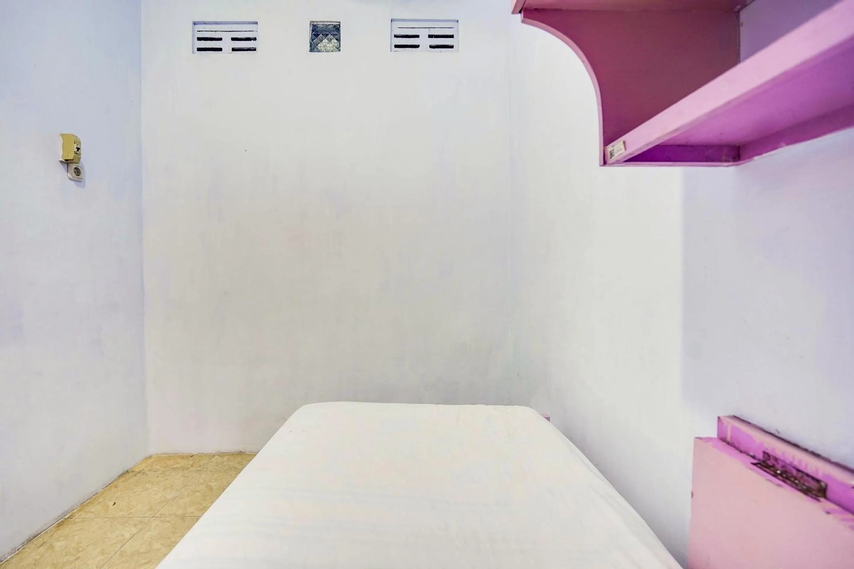 Bedroom, Bed in OYO Life 91626 Rr Kost Putri Syariah