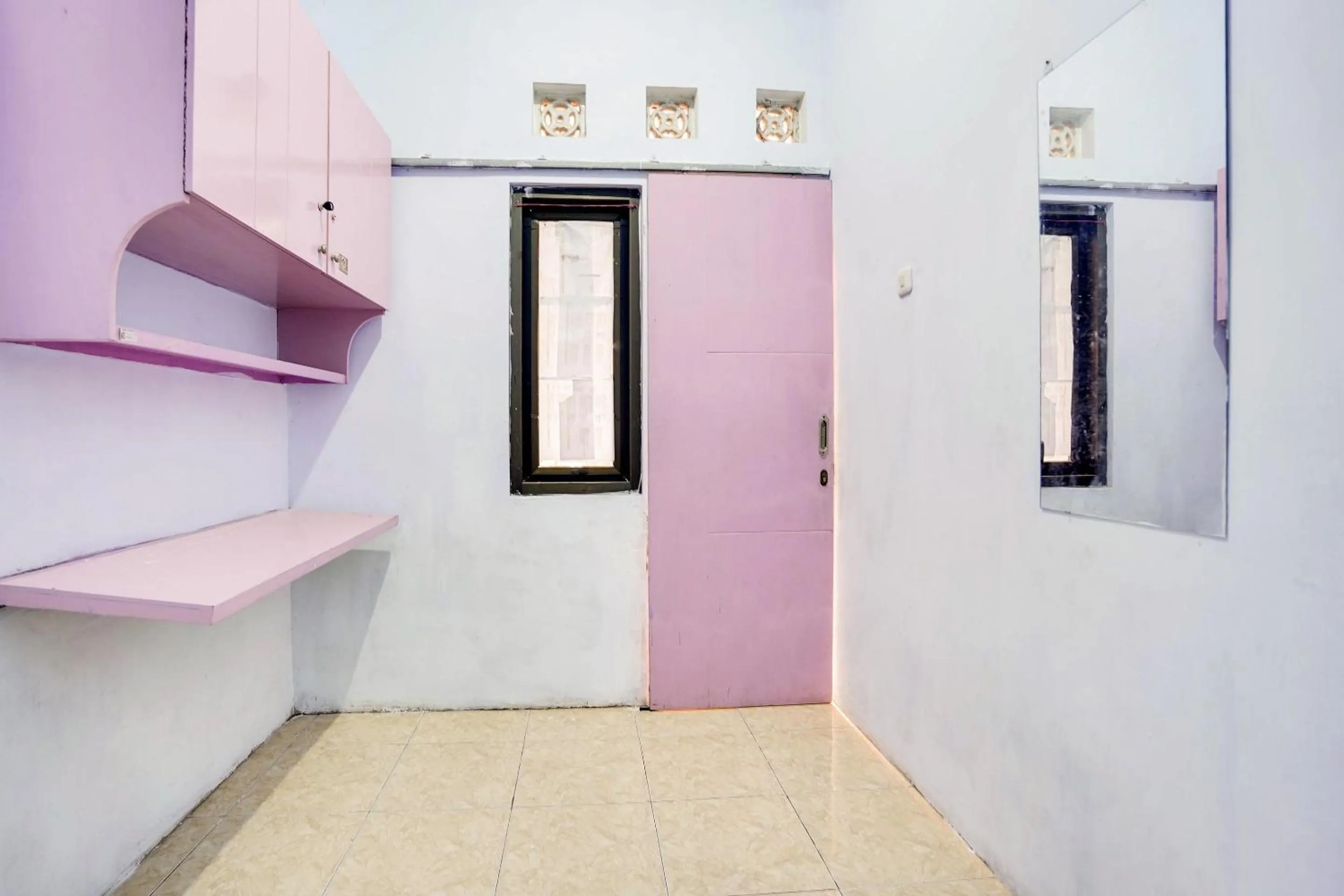 Bedroom in OYO Life 91626 Rr Kost Putri Syariah