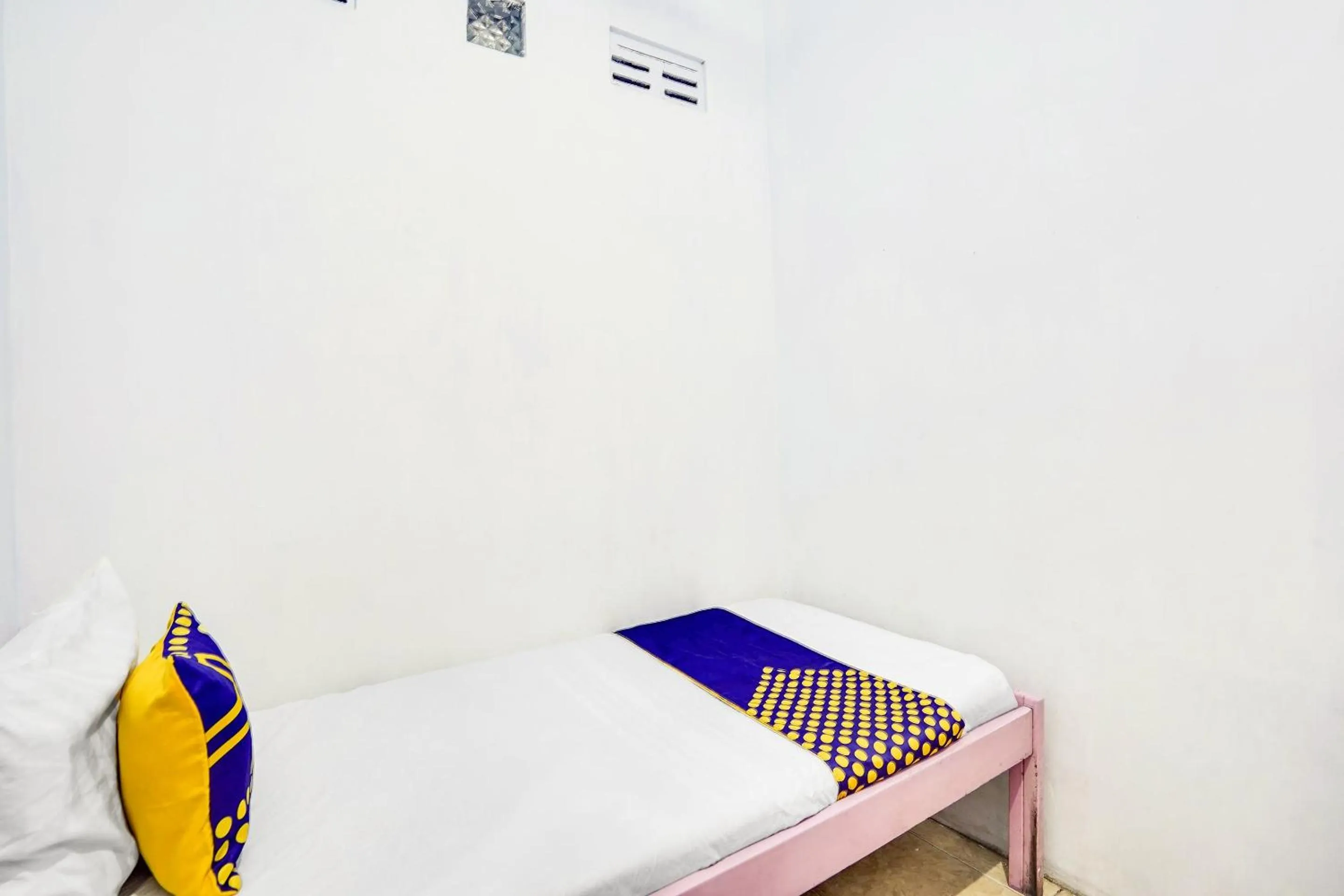 Bedroom, Bed in OYO Life 91626 Rr Kost Putri Syariah