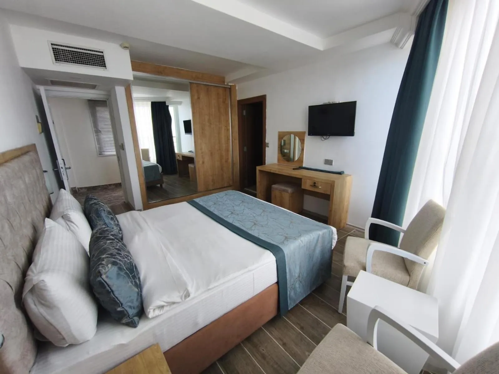 Bed in Sunport Hotel