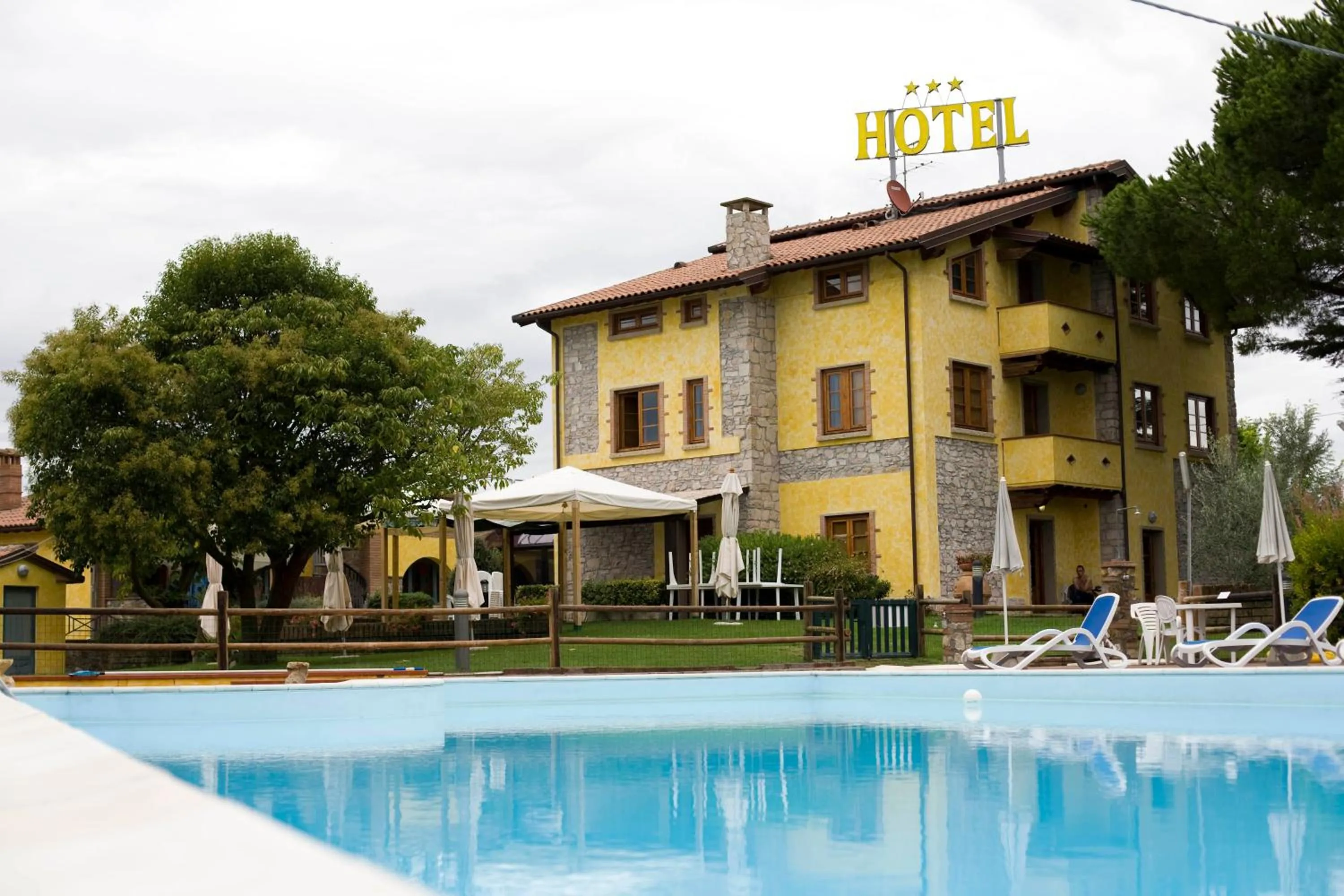 Swimming pool in Tenuta La Lupa