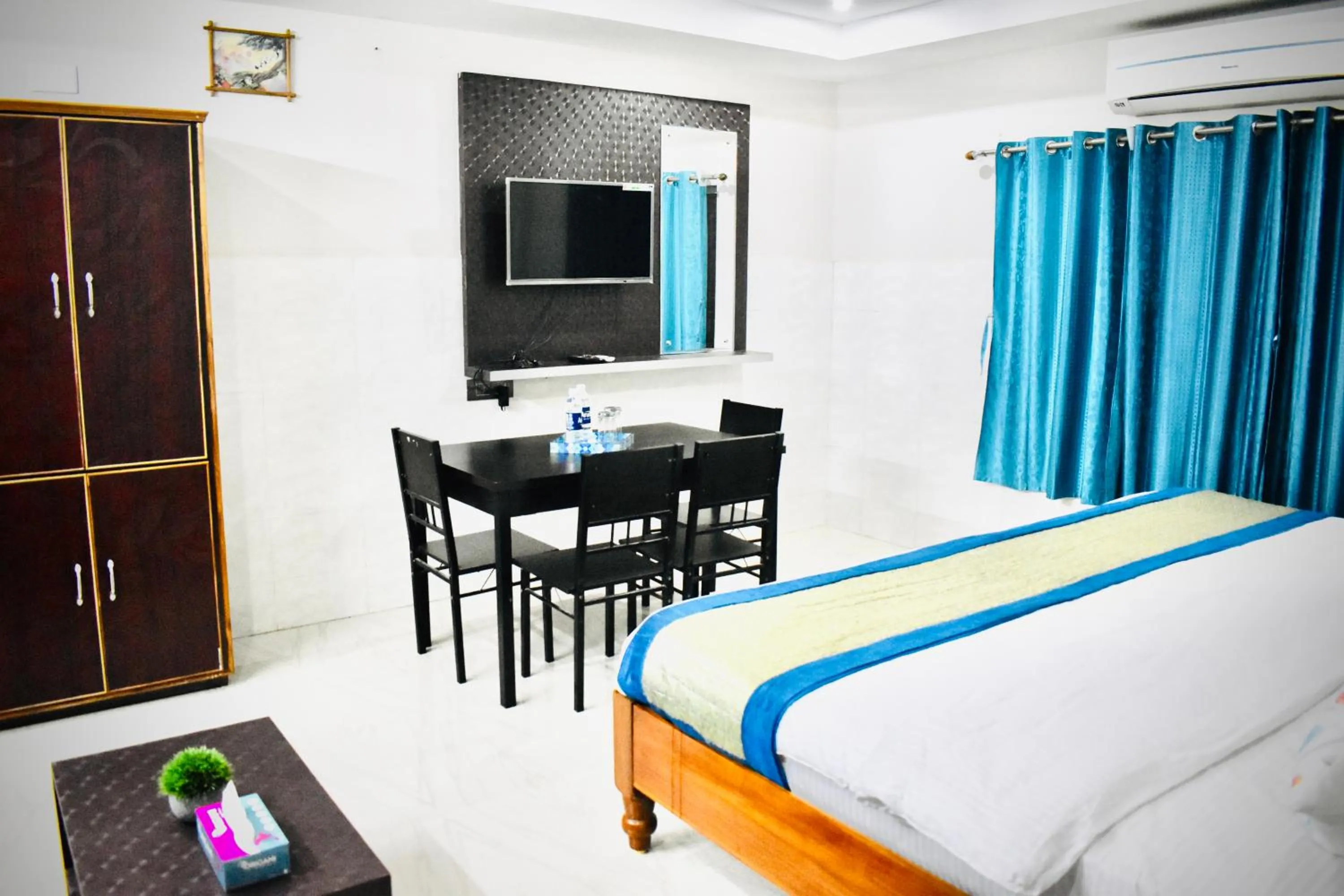 Diving, Bed in Hotel Unique Stays