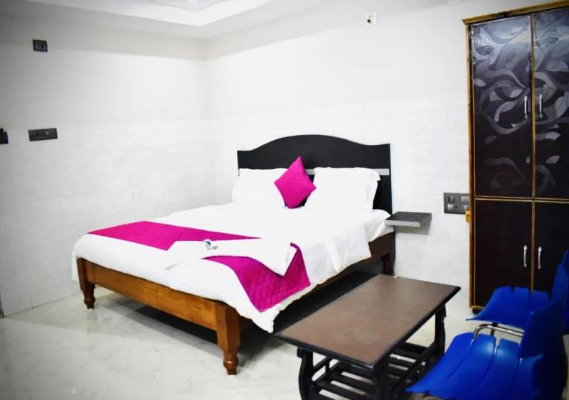 View (from property/room), Bed in Hotel Unique Stays