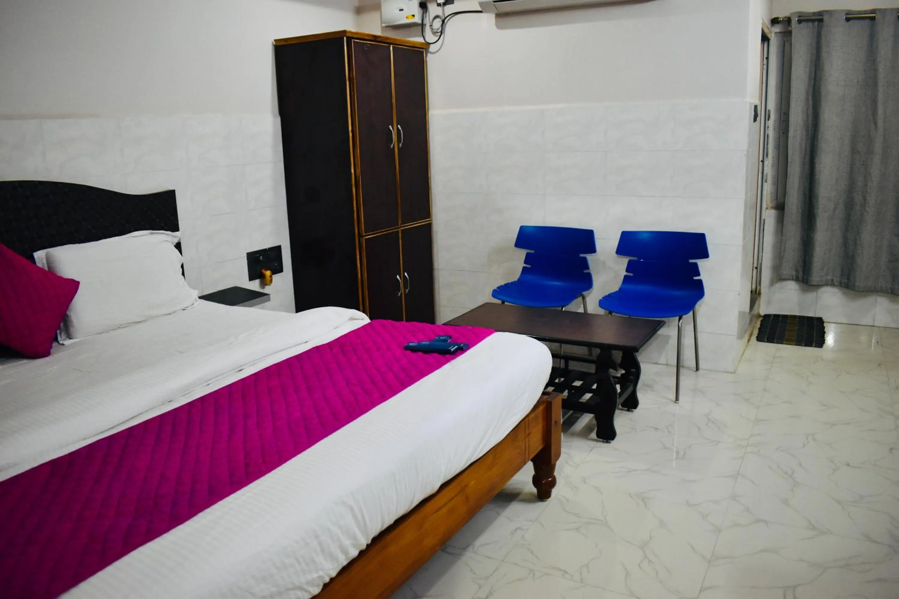 Bed in Hotel Unique Stays